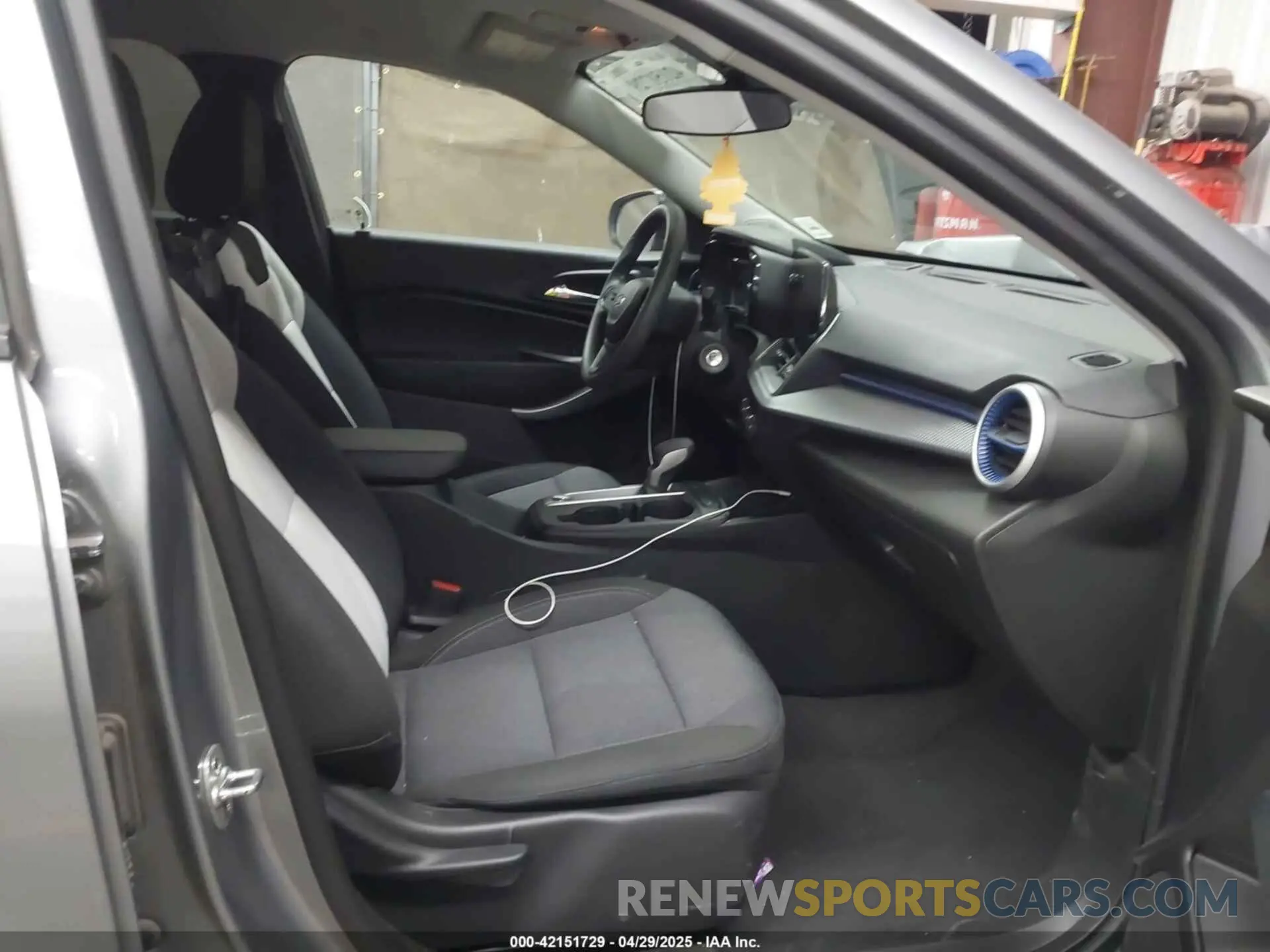 5 Photograph of a damaged car KL77LFE27RC245700 CHEVROLET TRAX 2024