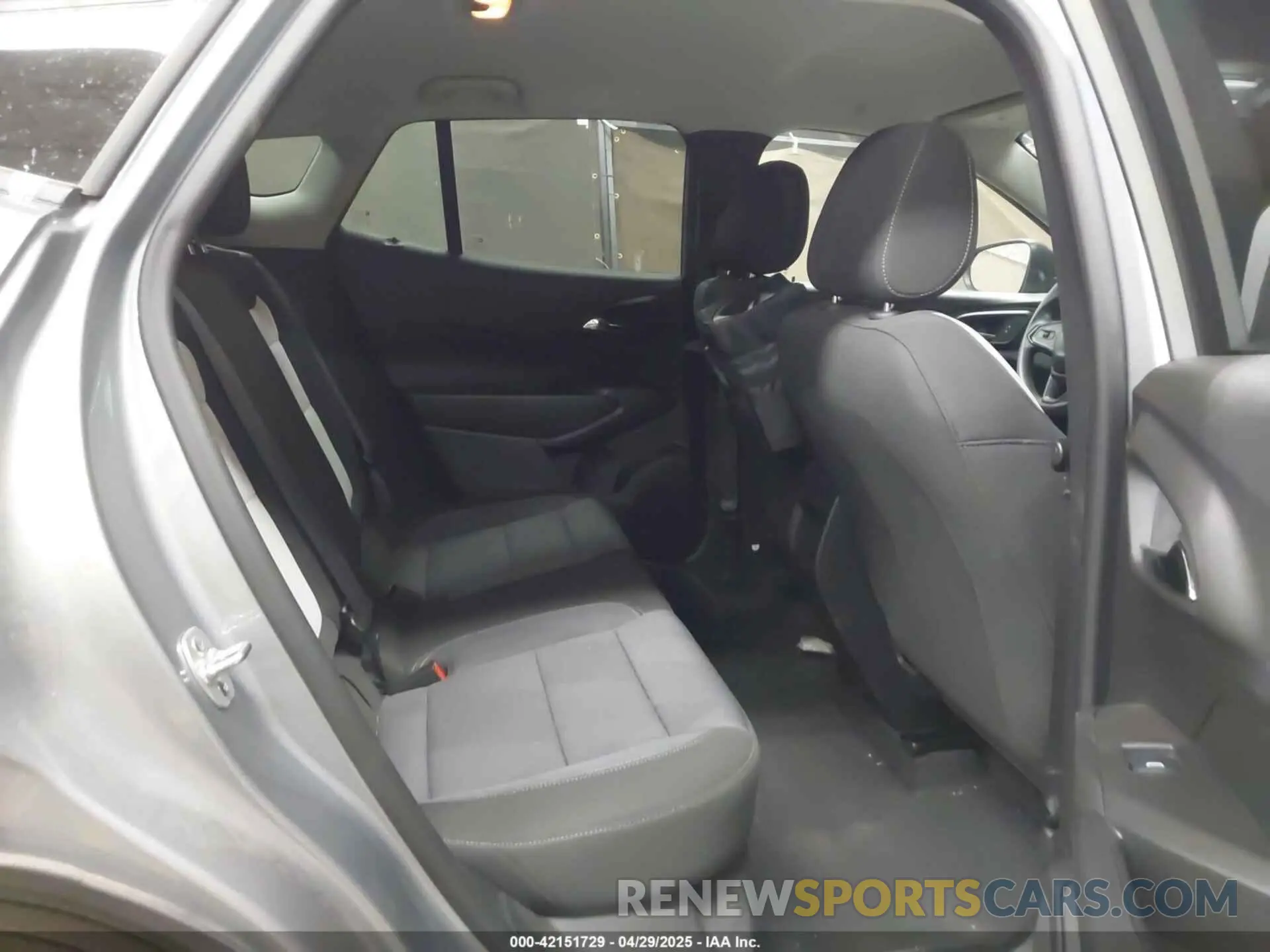 8 Photograph of a damaged car KL77LFE27RC245700 CHEVROLET TRAX 2024