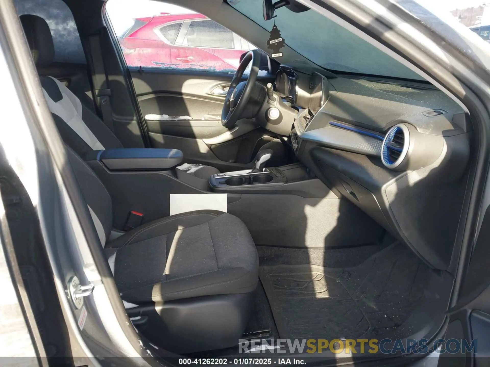 5 Photograph of a damaged car KL77LFE28RC050253 CHEVROLET TRAX 2024