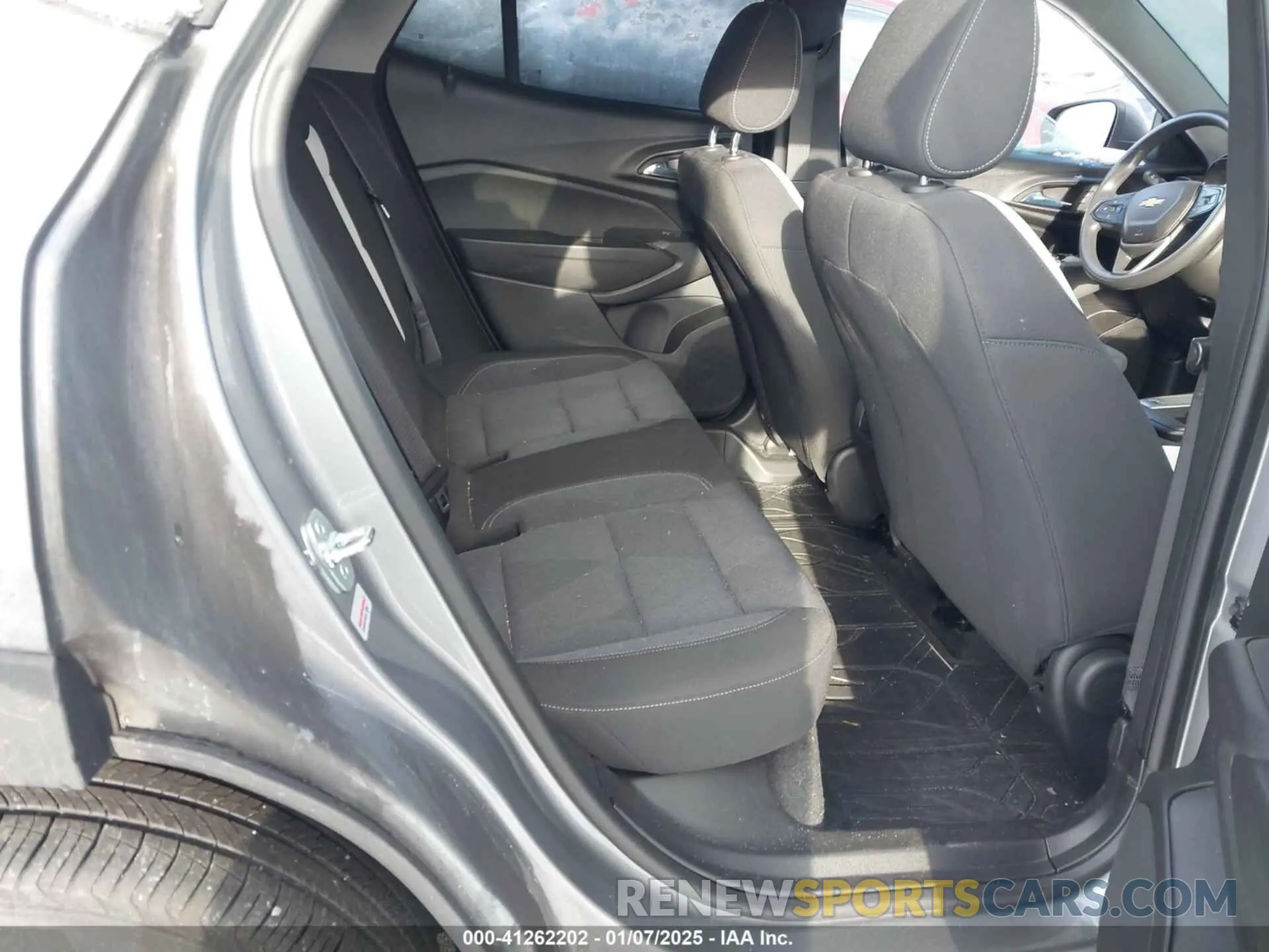 8 Photograph of a damaged car KL77LFE28RC050253 CHEVROLET TRAX 2024