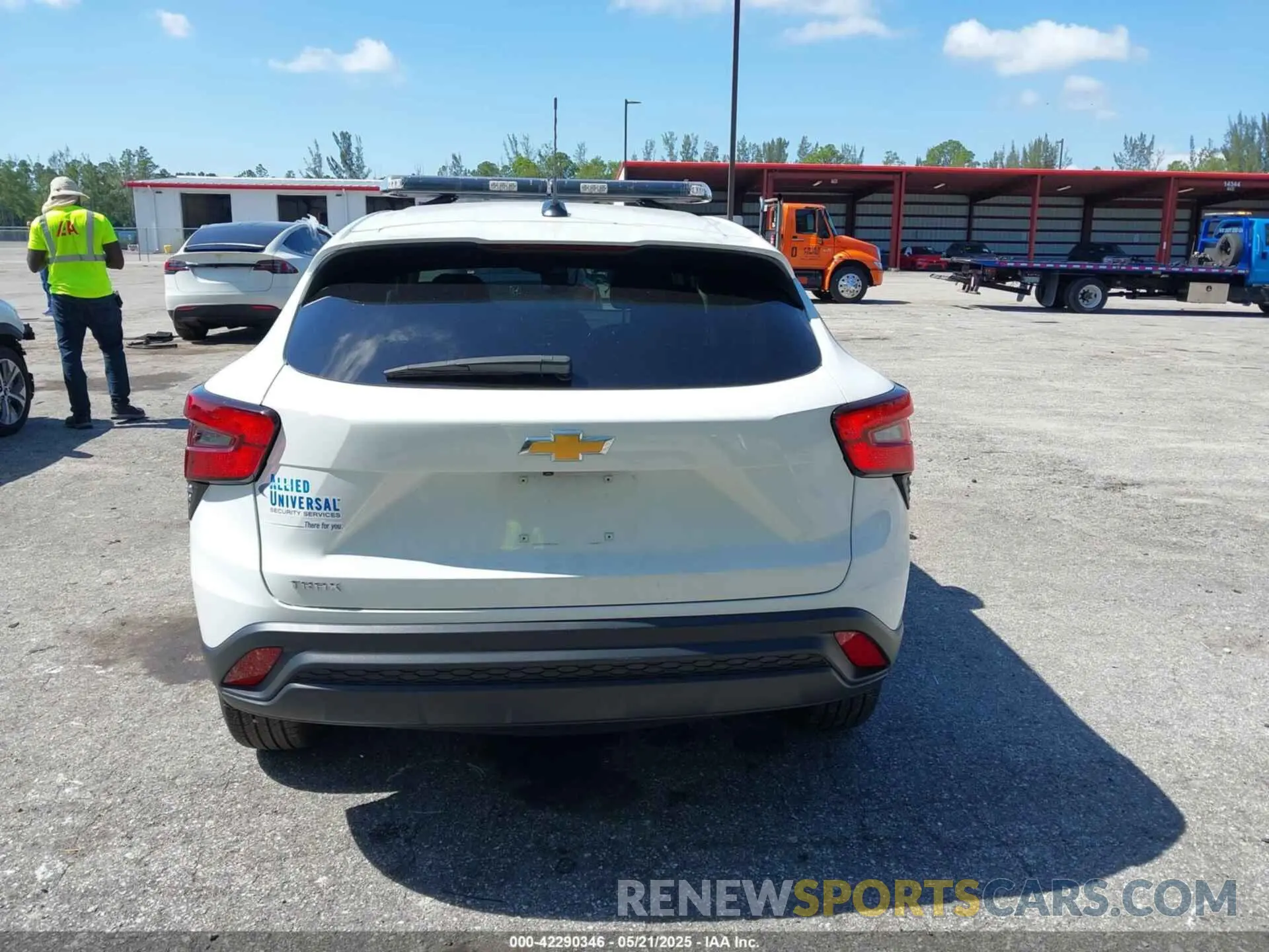 17 Photograph of a damaged car KL77LFE28RC131351 CHEVROLET TRAX 2024