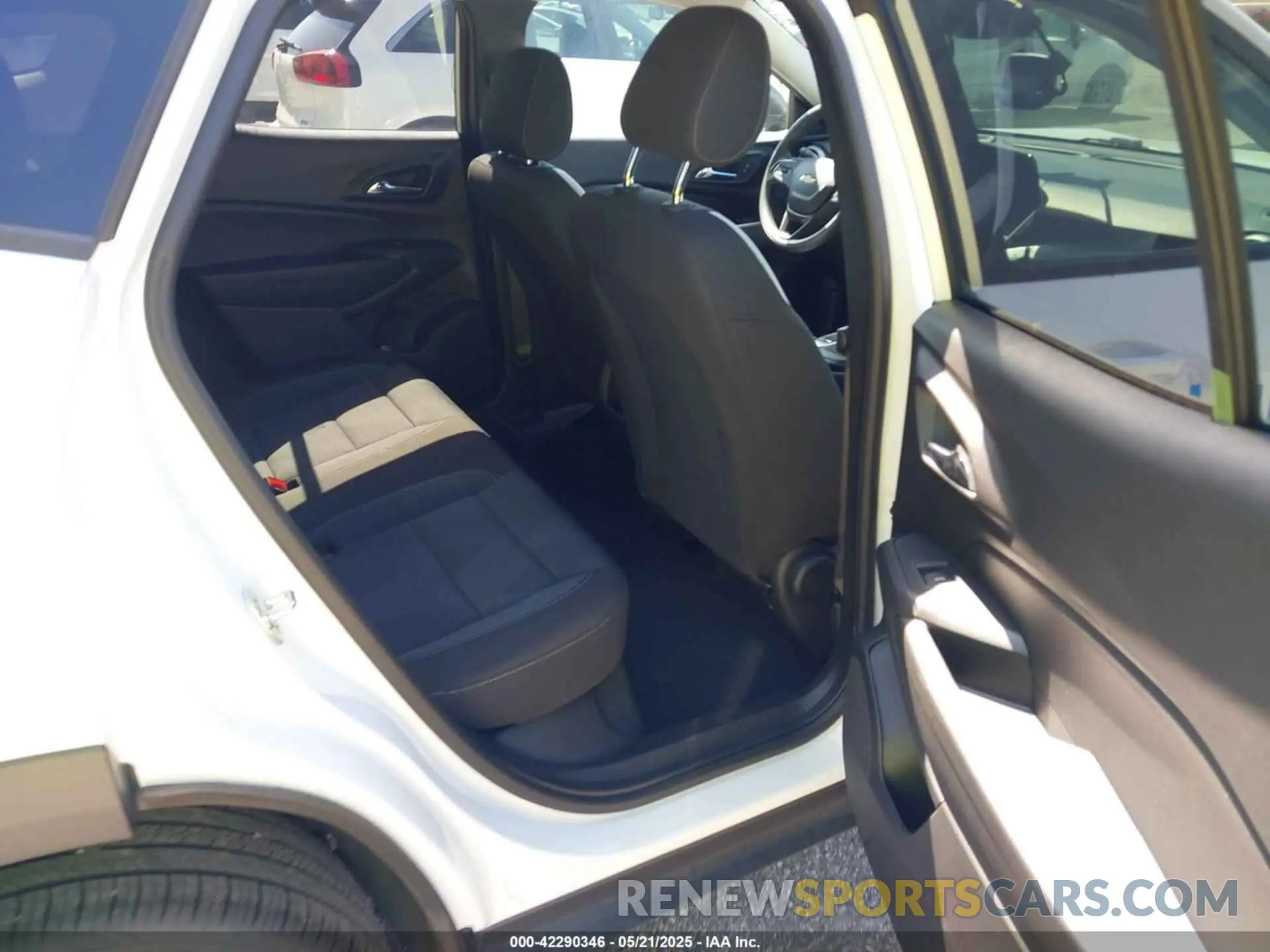 8 Photograph of a damaged car KL77LFE28RC131351 CHEVROLET TRAX 2024