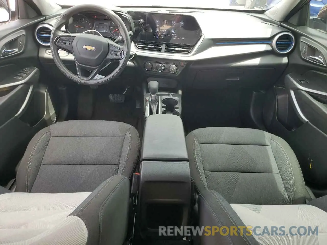 8 Photograph of a damaged car KL77LFE29RC077395 CHEVROLET TRAX 2024