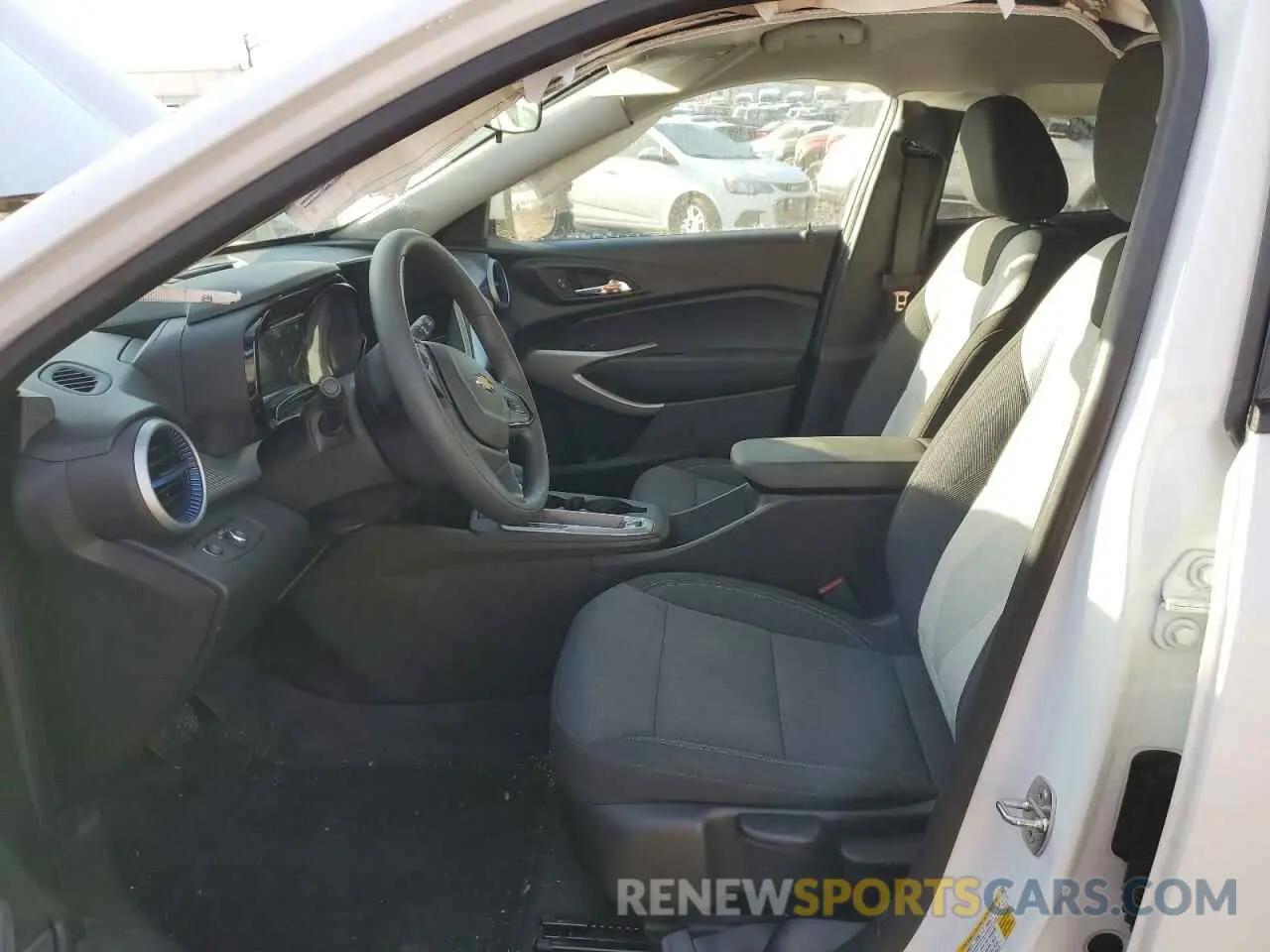 7 Photograph of a damaged car KL77LFE29RC097792 CHEVROLET TRAX 2024
