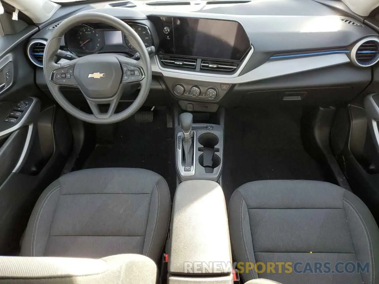 8 Photograph of a damaged car KL77LFE29RC097792 CHEVROLET TRAX 2024