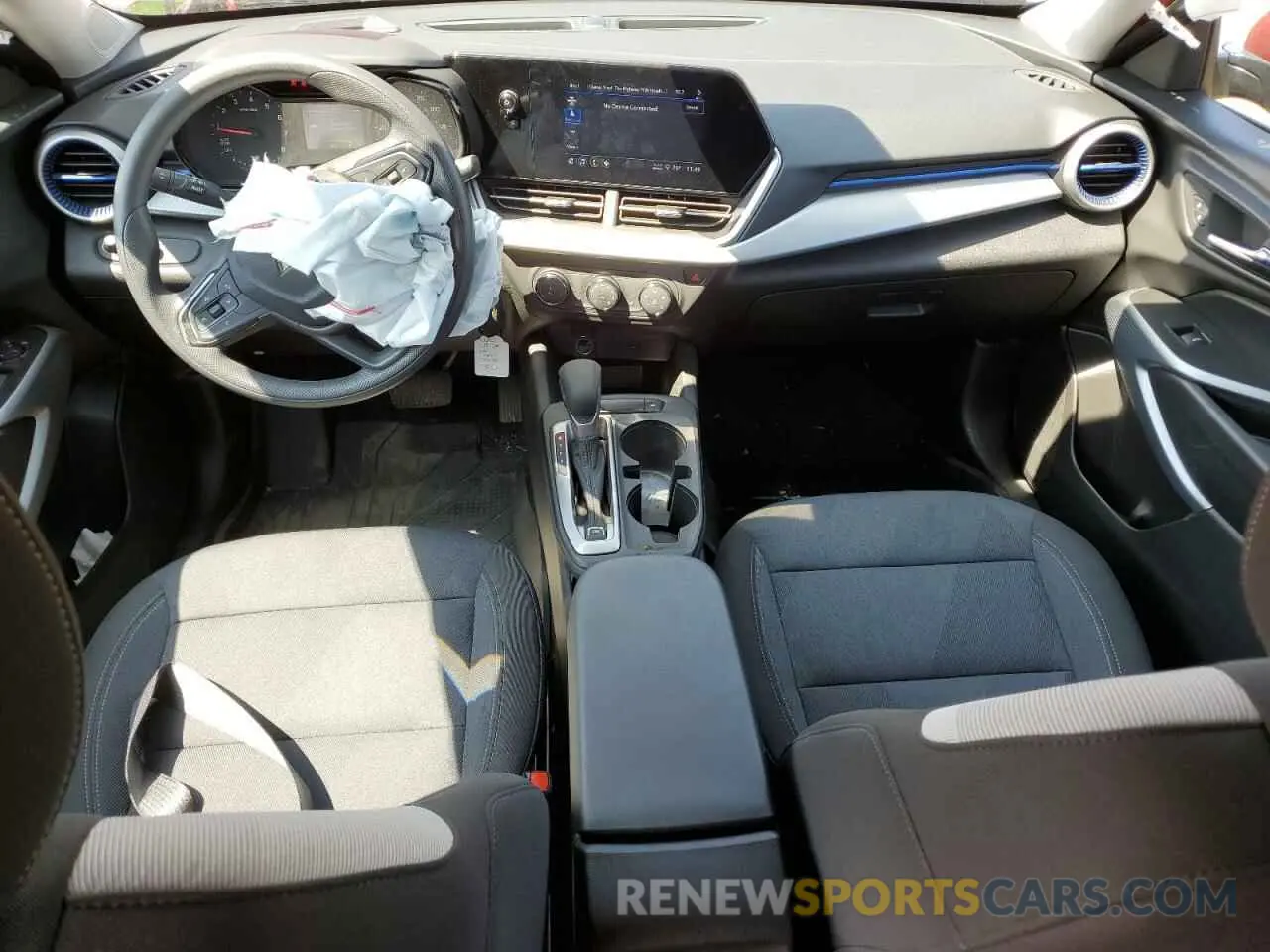8 Photograph of a damaged car KL77LFE29RC188657 CHEVROLET TRAX 2024