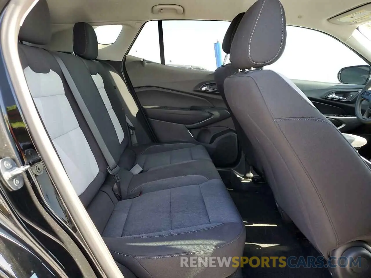 11 Photograph of a damaged car KL77LFE2XRC079379 CHEVROLET TRAX 2024