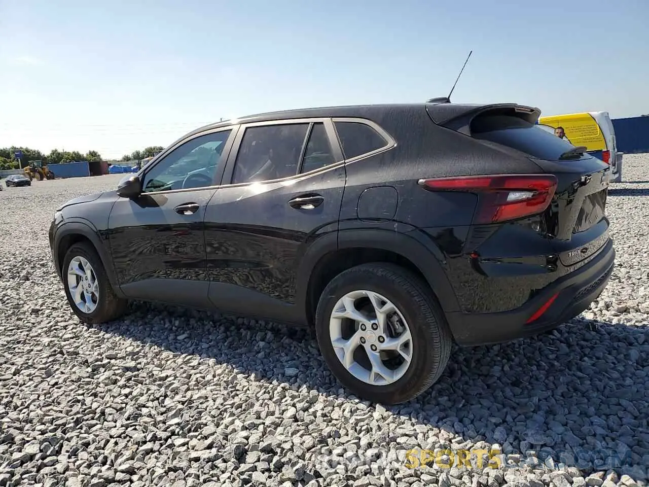 2 Photograph of a damaged car KL77LFE2XRC079379 CHEVROLET TRAX 2024