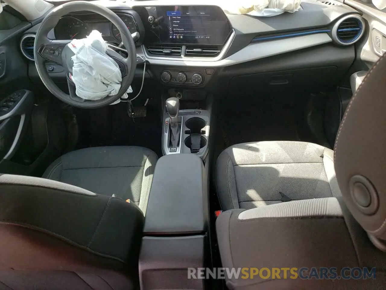 8 Photograph of a damaged car KL77LFE2XRC098661 CHEVROLET TRAX 2024