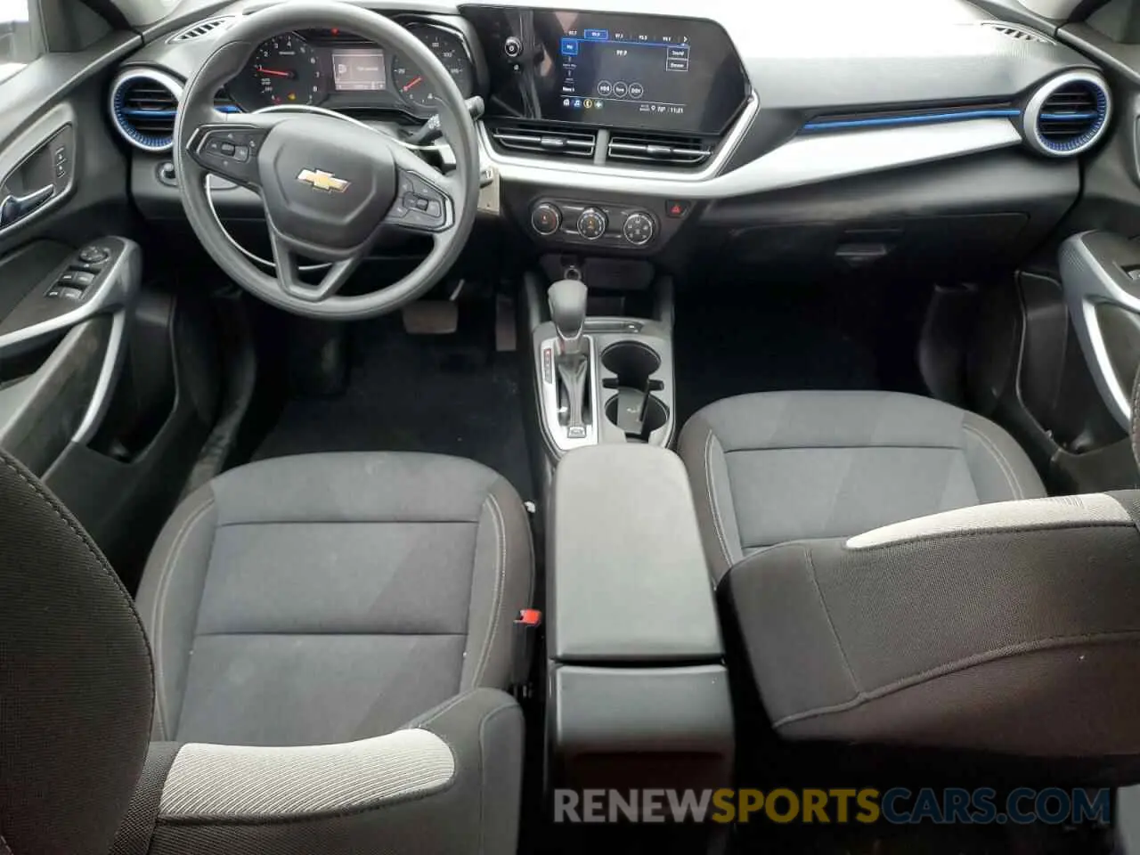 8 Photograph of a damaged car KL77LFE2XRC141721 CHEVROLET TRAX 2024