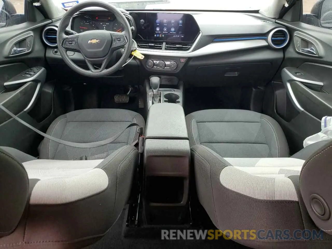 8 Photograph of a damaged car KL77LFE2XRC164612 CHEVROLET TRAX 2024