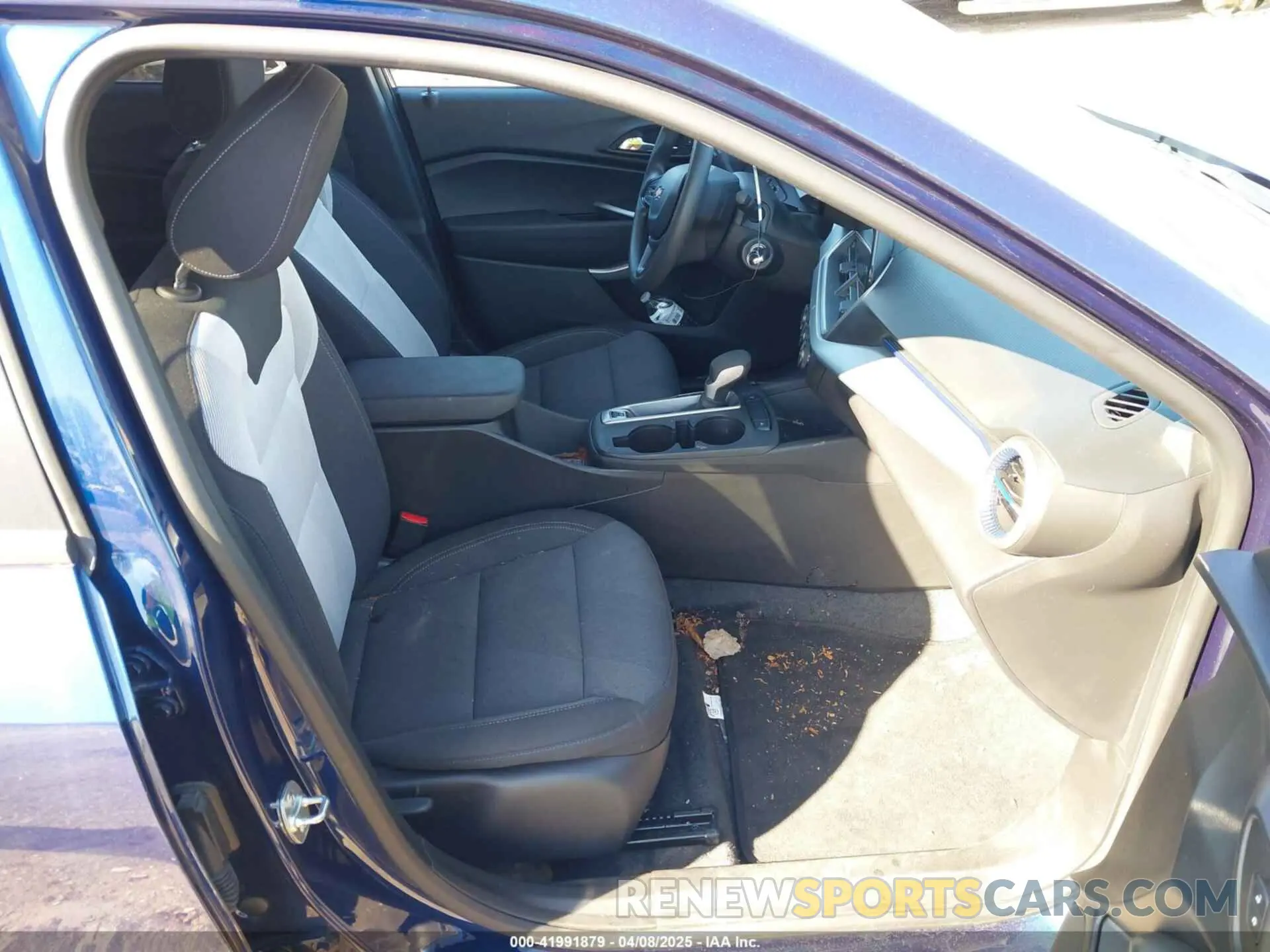 5 Photograph of a damaged car KL77LFE2XRC215655 CHEVROLET TRAX 2024