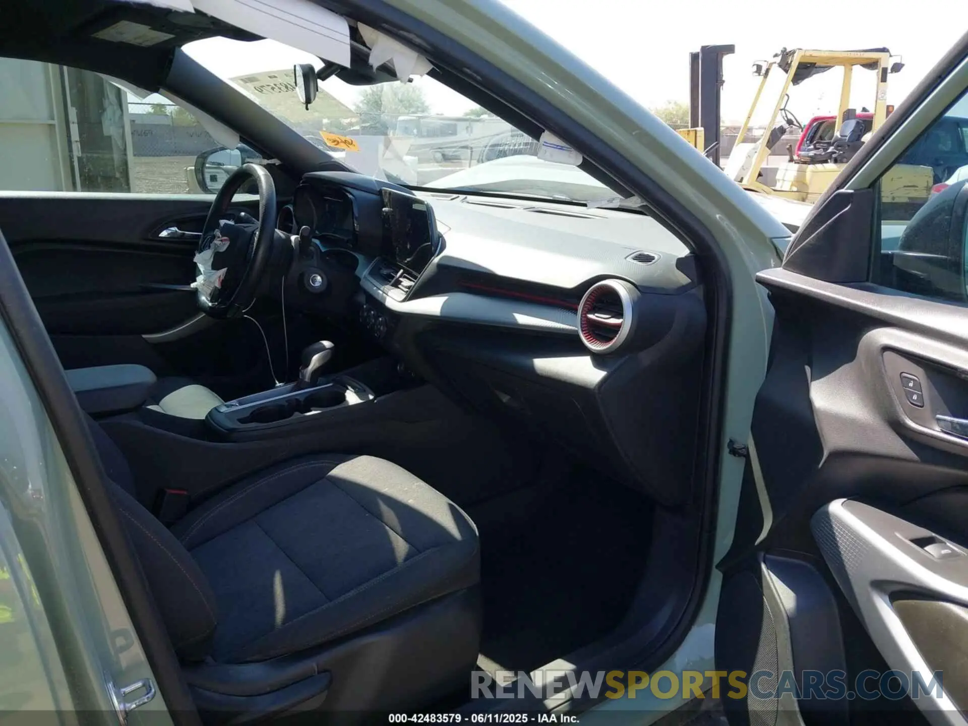 5 Photograph of a damaged car KL77LGE20RC210843 CHEVROLET TRAX 2024