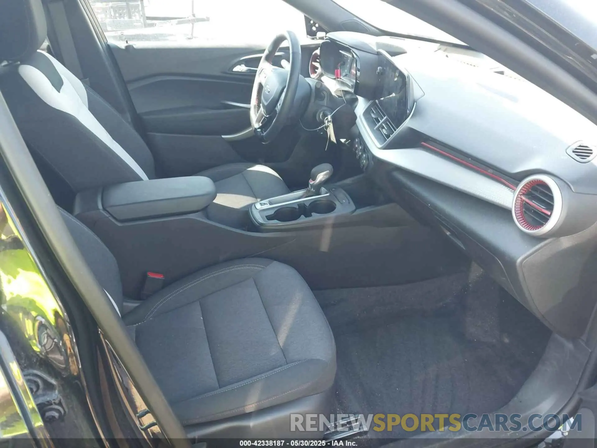 5 Photograph of a damaged car KL77LGE21RC036295 CHEVROLET TRAX 2024