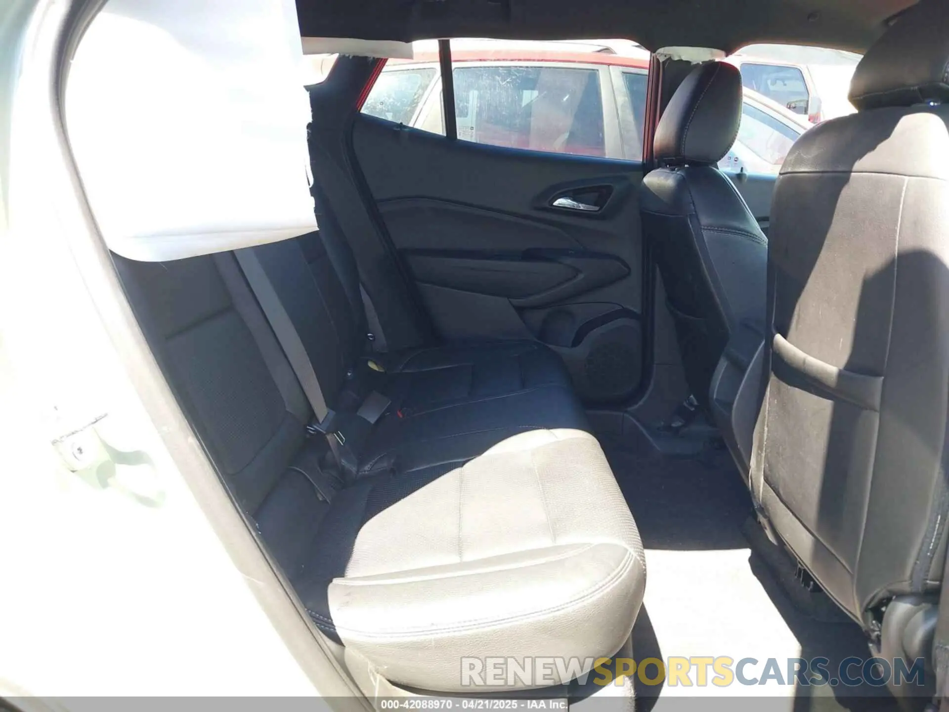 8 Photograph of a damaged car KL77LGE23RC090973 CHEVROLET TRAX 2024