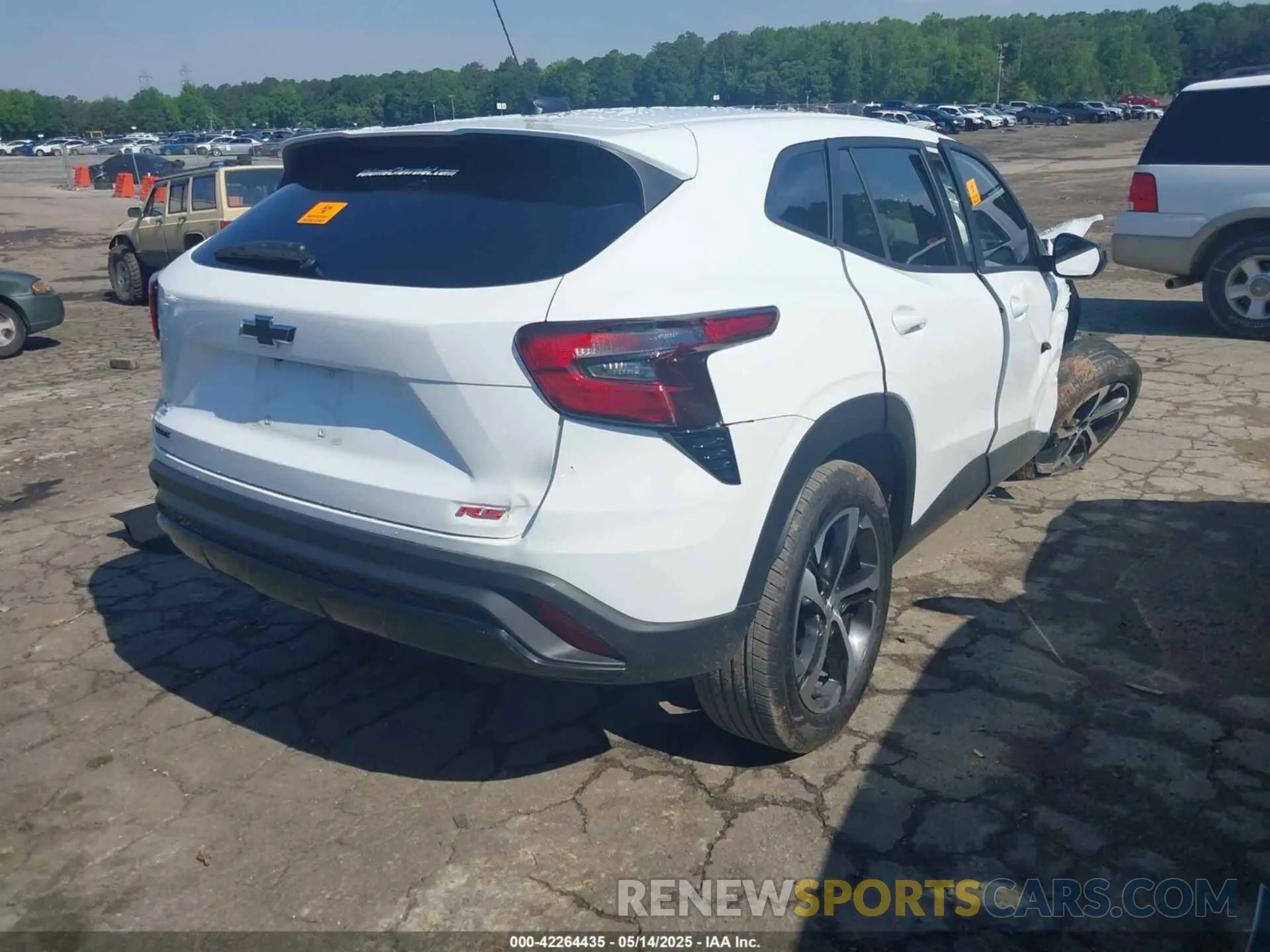 4 Photograph of a damaged car KL77LGE23RC194203 CHEVROLET TRAX 2024