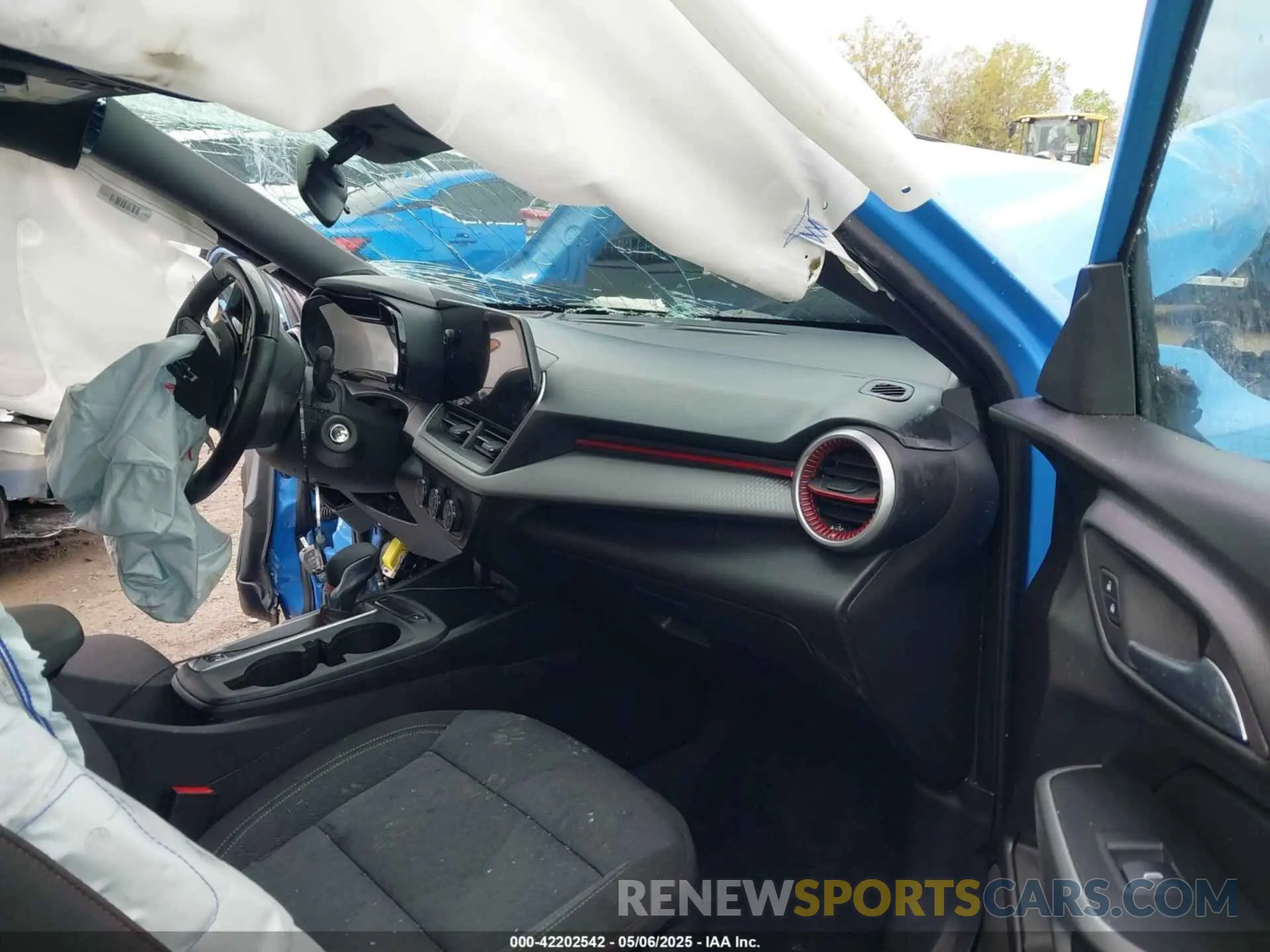 5 Photograph of a damaged car KL77LGE24RC099424 CHEVROLET TRAX 2024