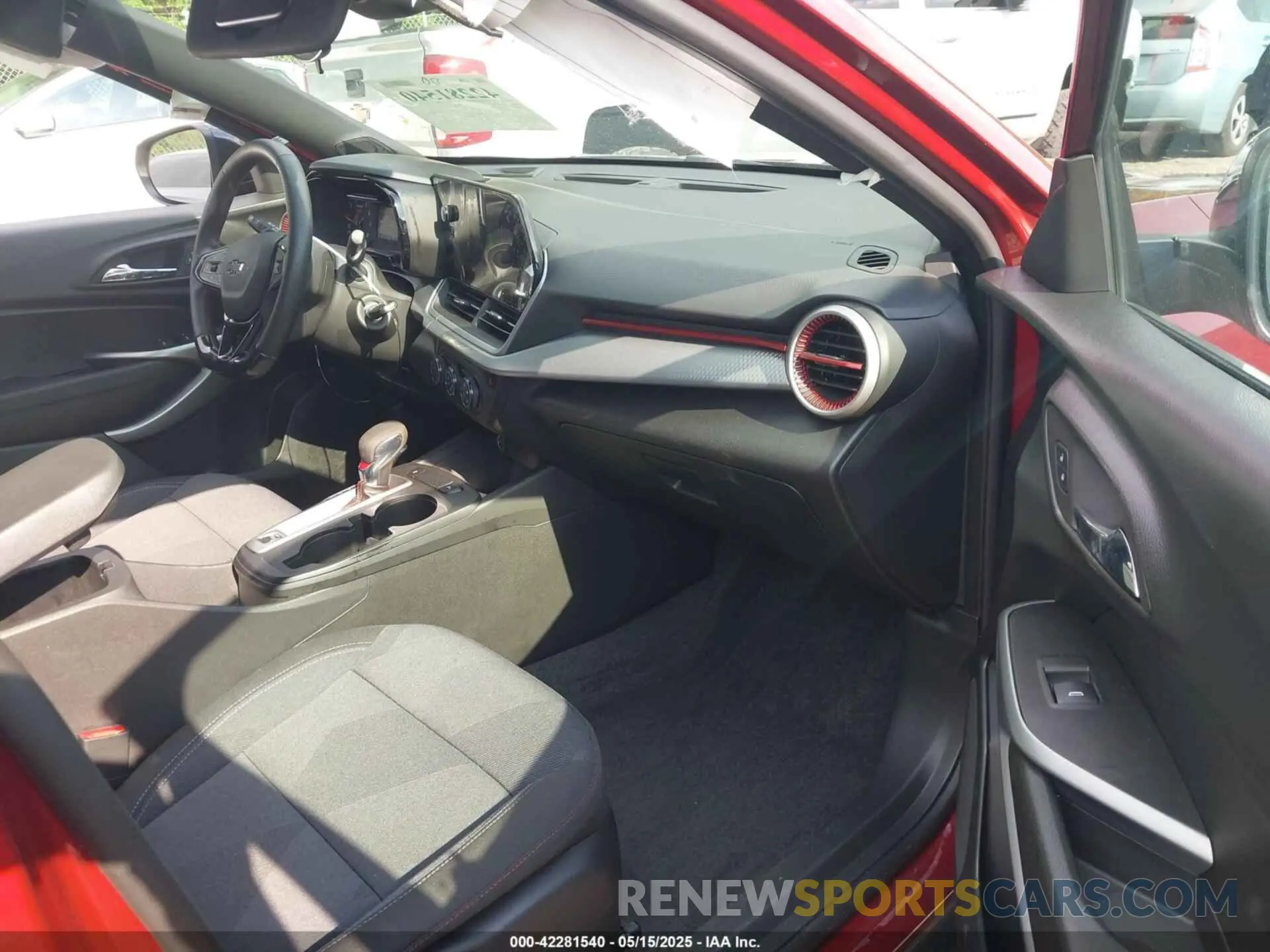 5 Photograph of a damaged car KL77LGE24RC163896 CHEVROLET TRAX 2024