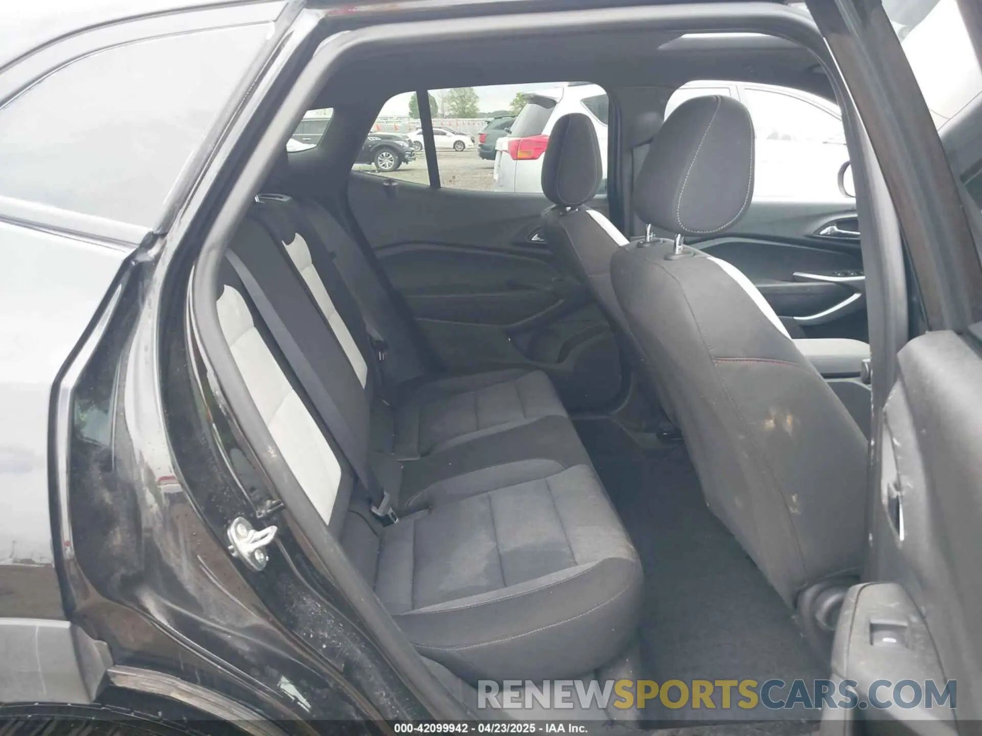 8 Photograph of a damaged car KL77LGE25RC183834 CHEVROLET TRAX 2024