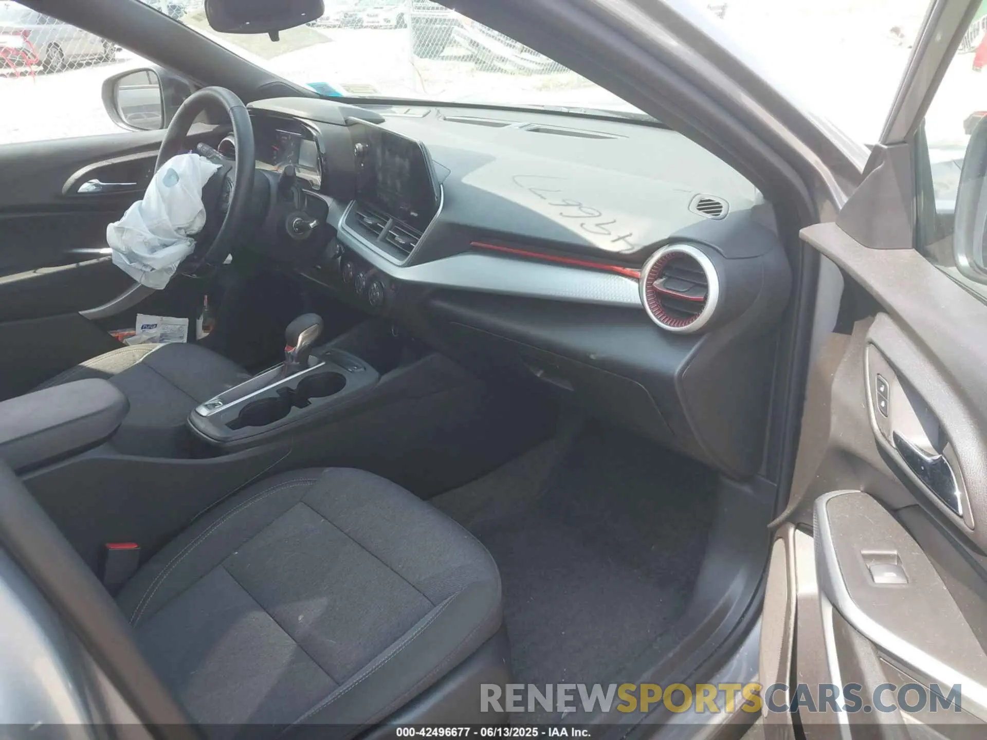 5 Photograph of a damaged car KL77LGE25RC246155 CHEVROLET TRAX 2024