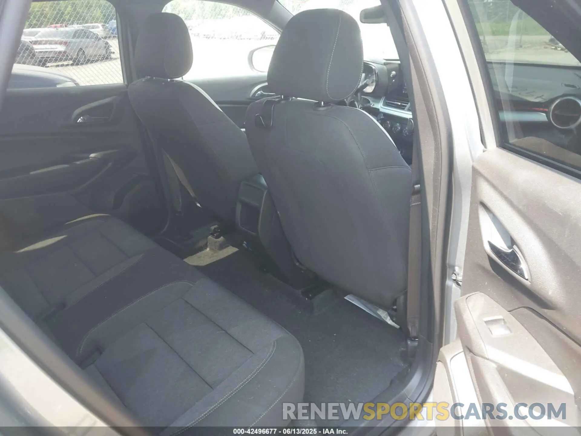 8 Photograph of a damaged car KL77LGE25RC246155 CHEVROLET TRAX 2024