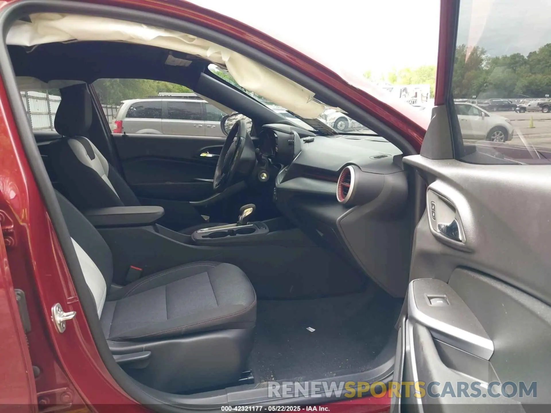 5 Photograph of a damaged car KL77LGE25RC246298 CHEVROLET TRAX 2024