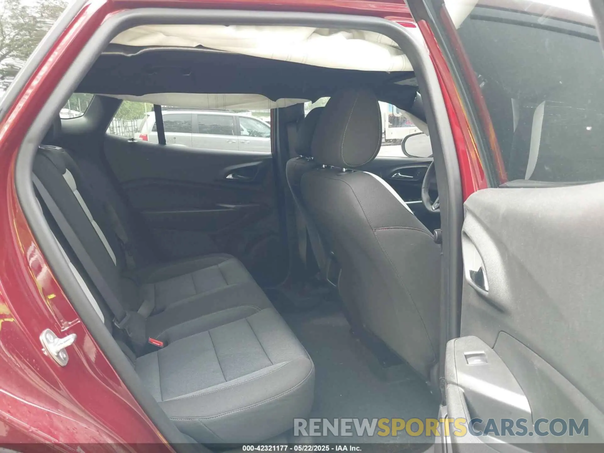 8 Photograph of a damaged car KL77LGE25RC246298 CHEVROLET TRAX 2024