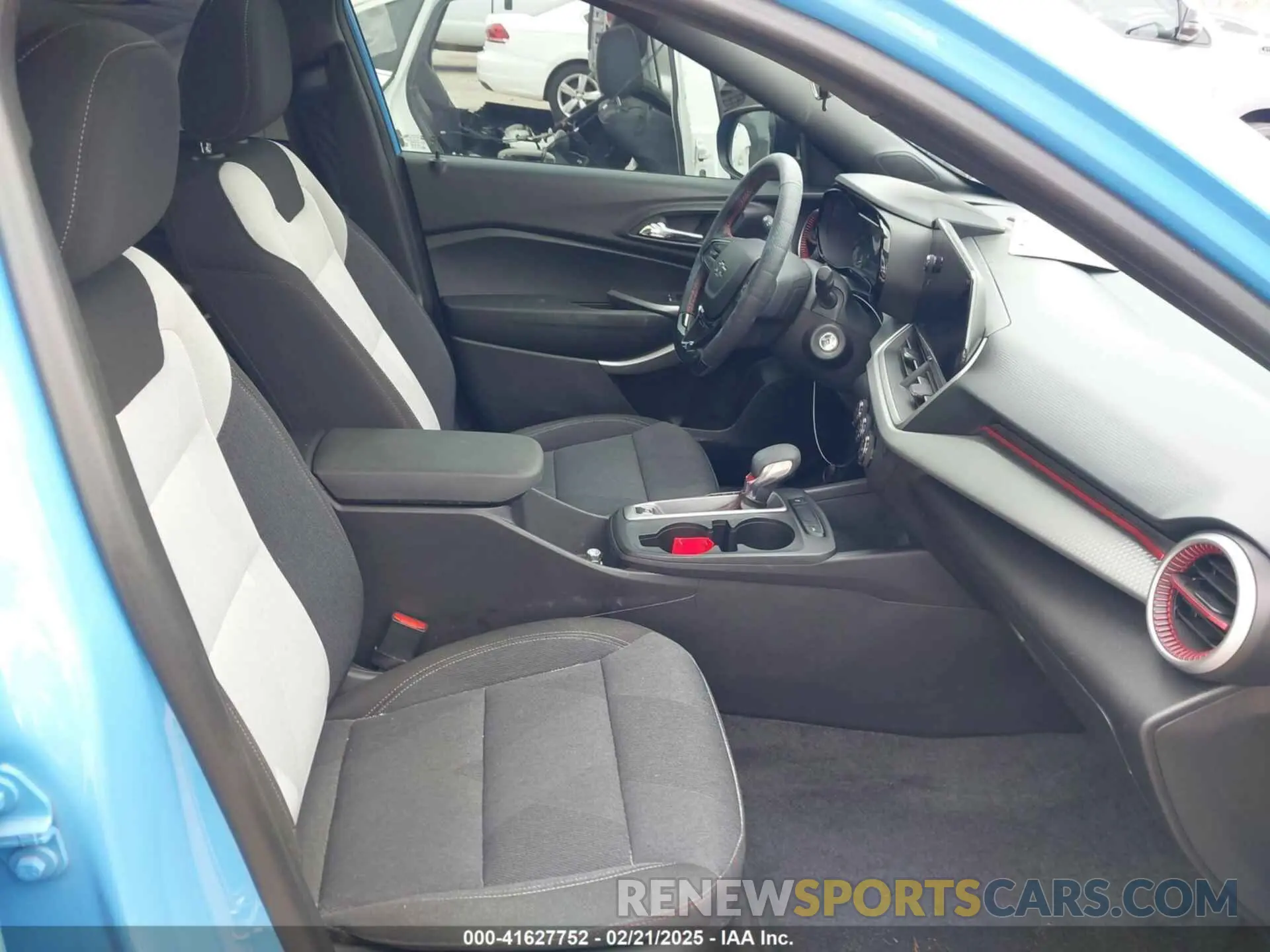 5 Photograph of a damaged car KL77LGE26RC013224 CHEVROLET TRAX 2024