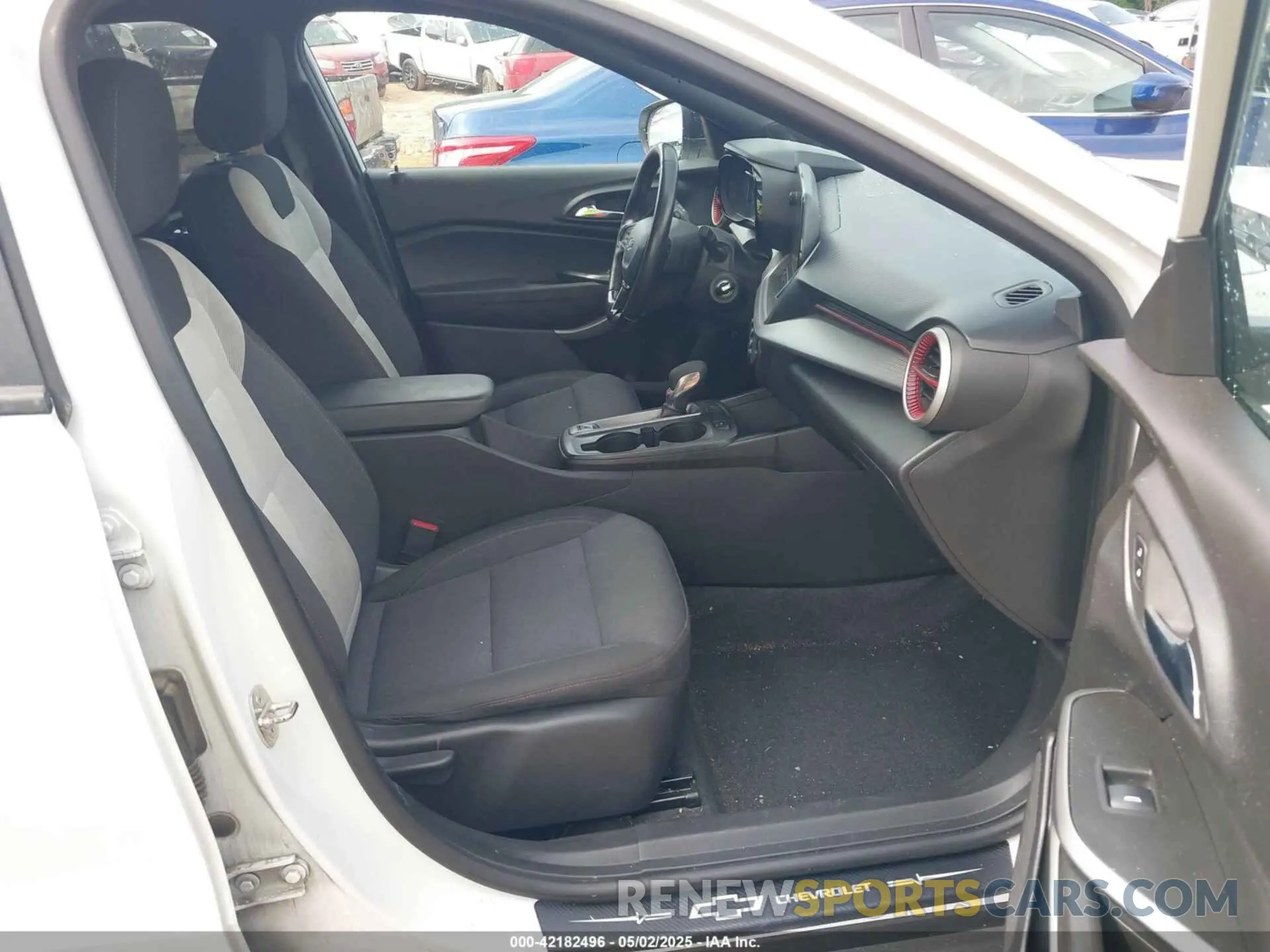 5 Photograph of a damaged car KL77LGE26RC034378 CHEVROLET TRAX 2024