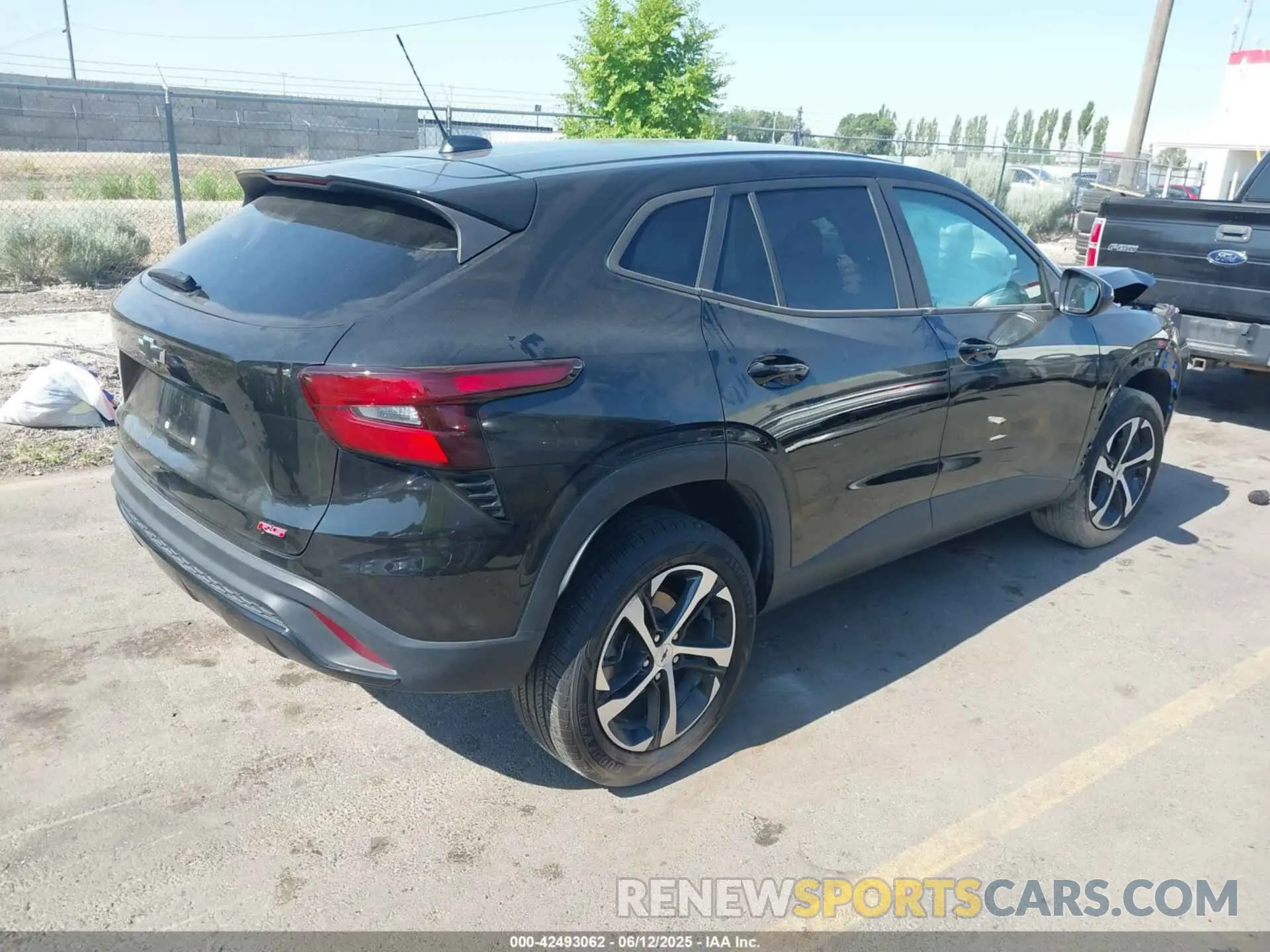 4 Photograph of a damaged car KL77LGE26RC122976 CHEVROLET TRAX 2024