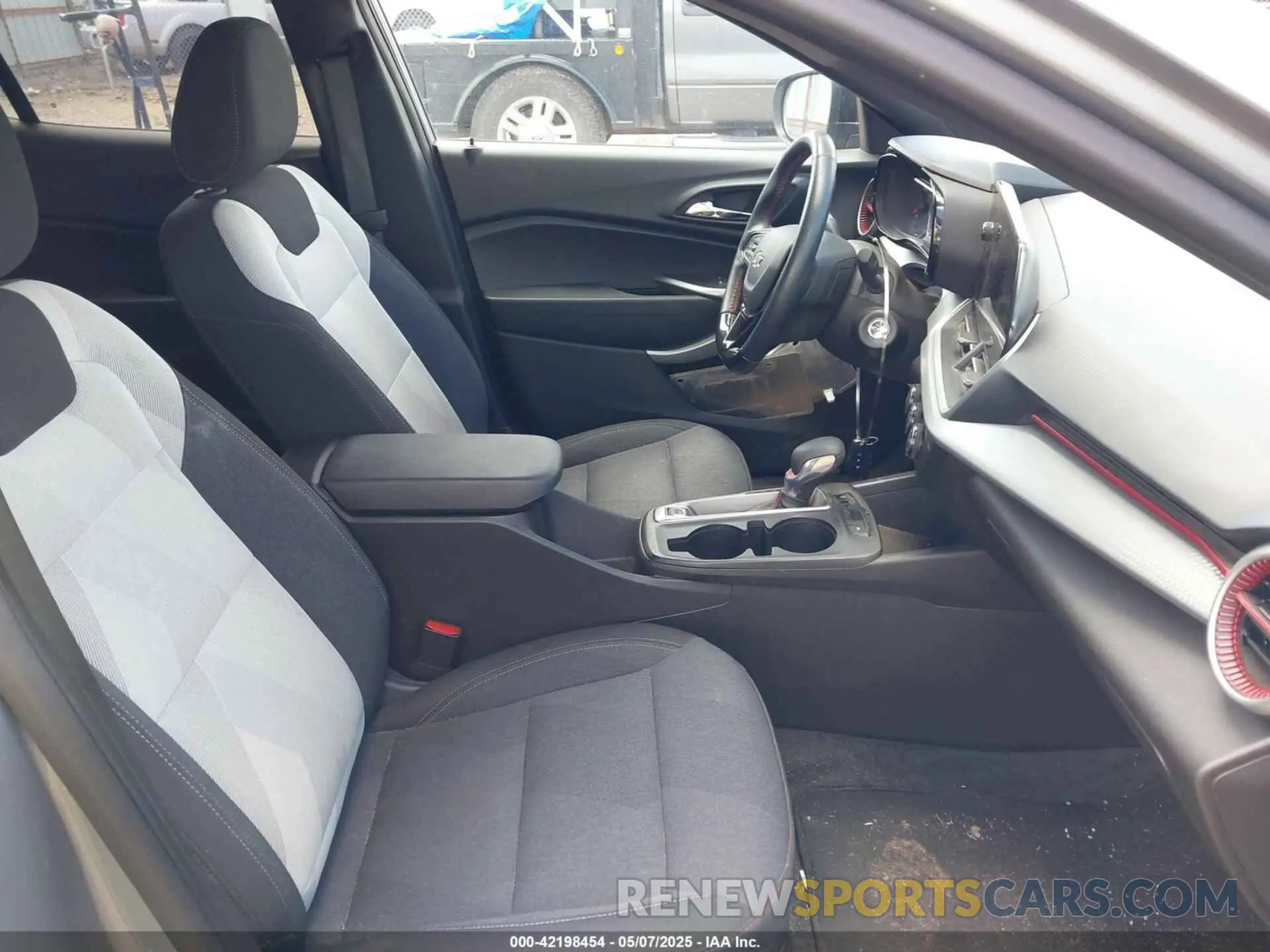 5 Photograph of a damaged car KL77LGE26RC141429 CHEVROLET TRAX 2024