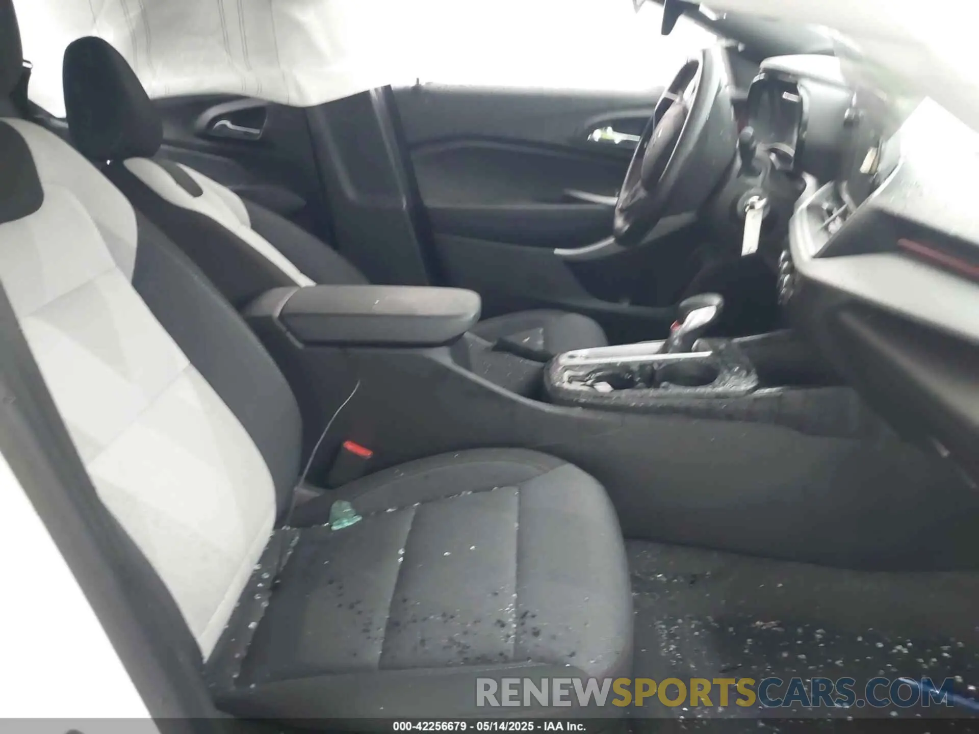 5 Photograph of a damaged car KL77LGE27RC032624 CHEVROLET TRAX 2024