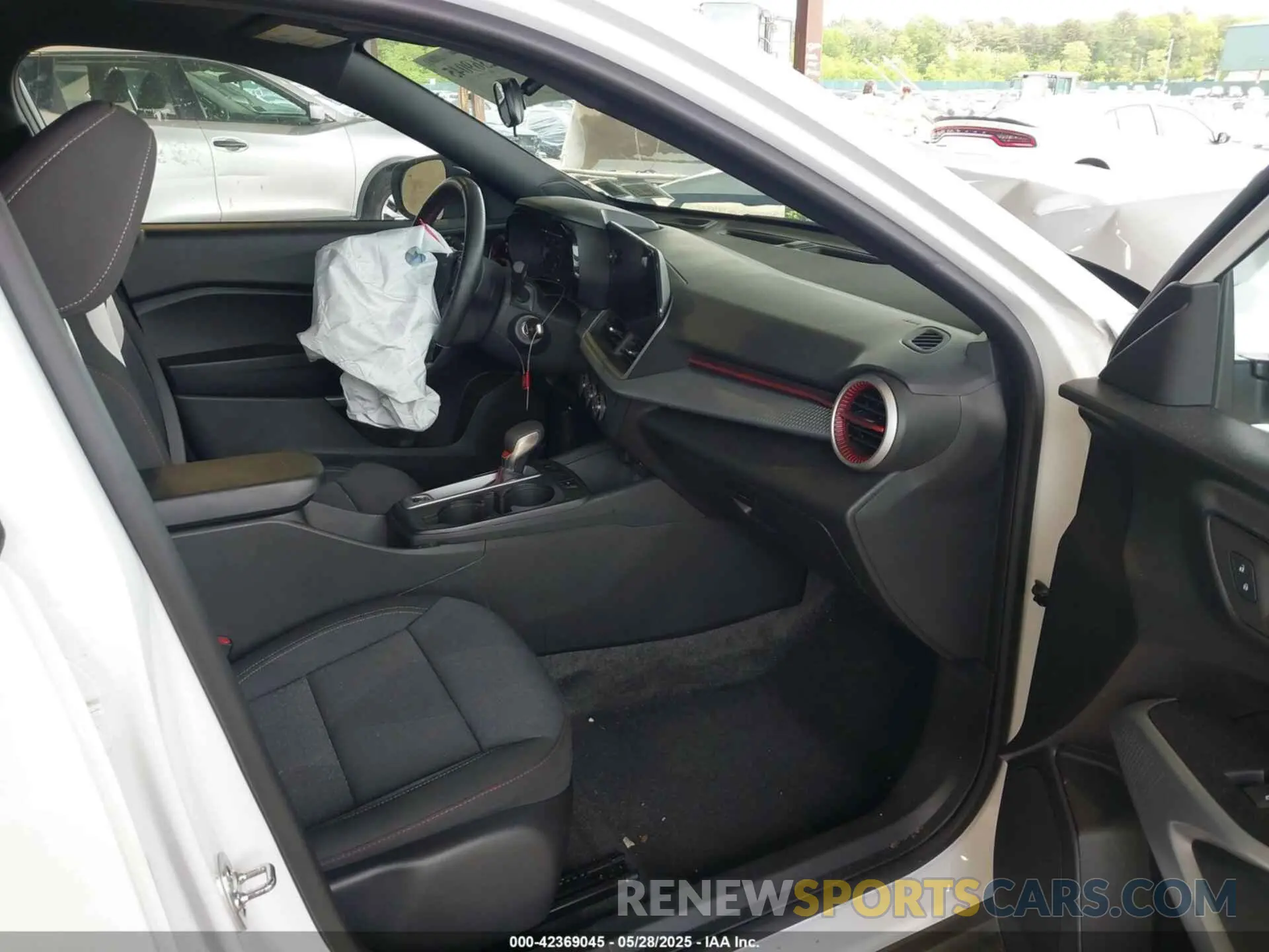 5 Photograph of a damaged car KL77LGE27RC193930 CHEVROLET TRAX 2024
