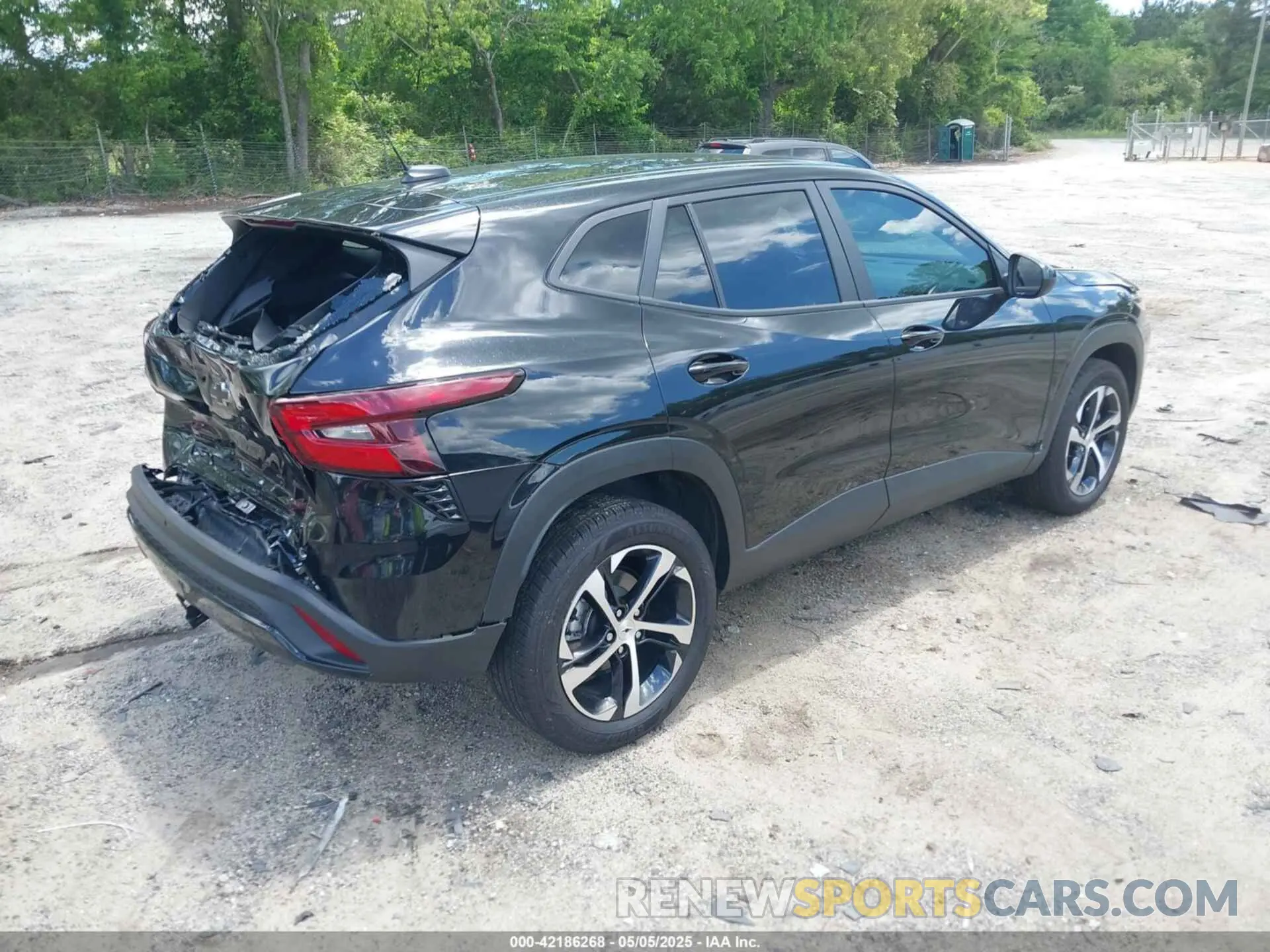 4 Photograph of a damaged car KL77LGE29RC198062 CHEVROLET TRAX 2024