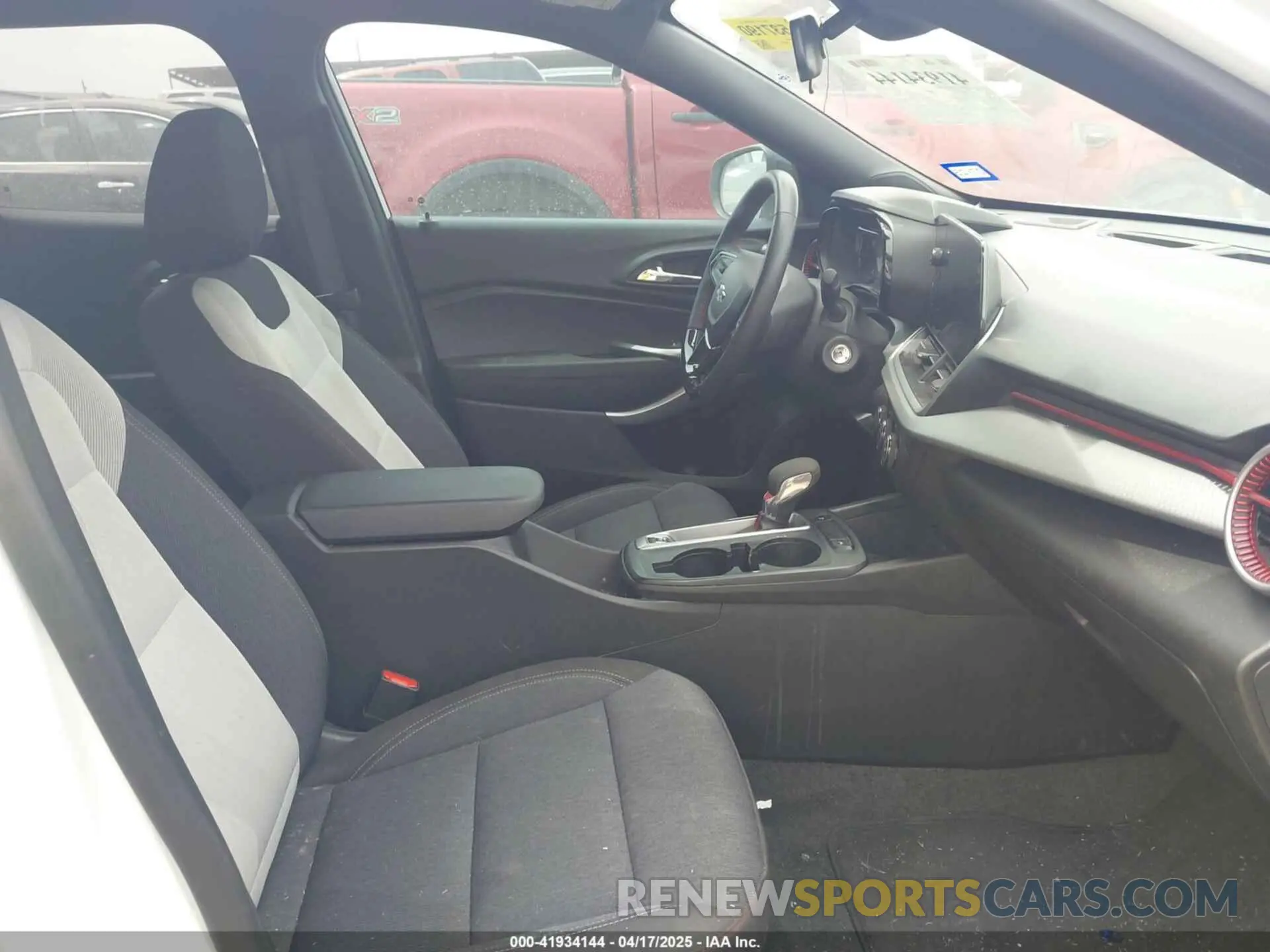 5 Photograph of a damaged car KL77LGE2XRC048722 CHEVROLET TRAX 2024