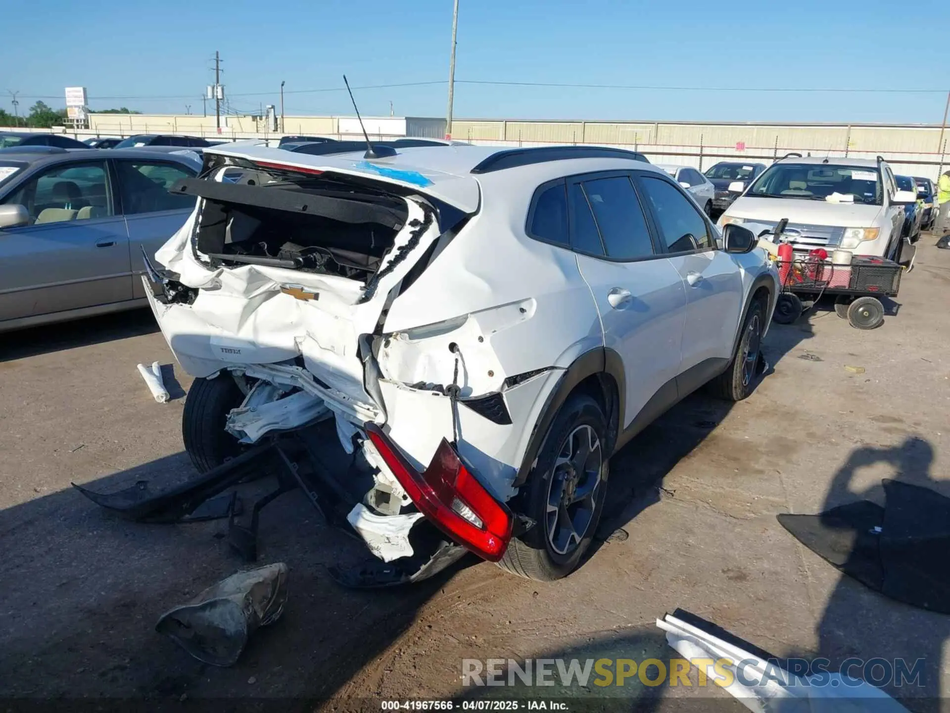4 Photograph of a damaged car KL77LHE20RC067401 CHEVROLET TRAX 2024