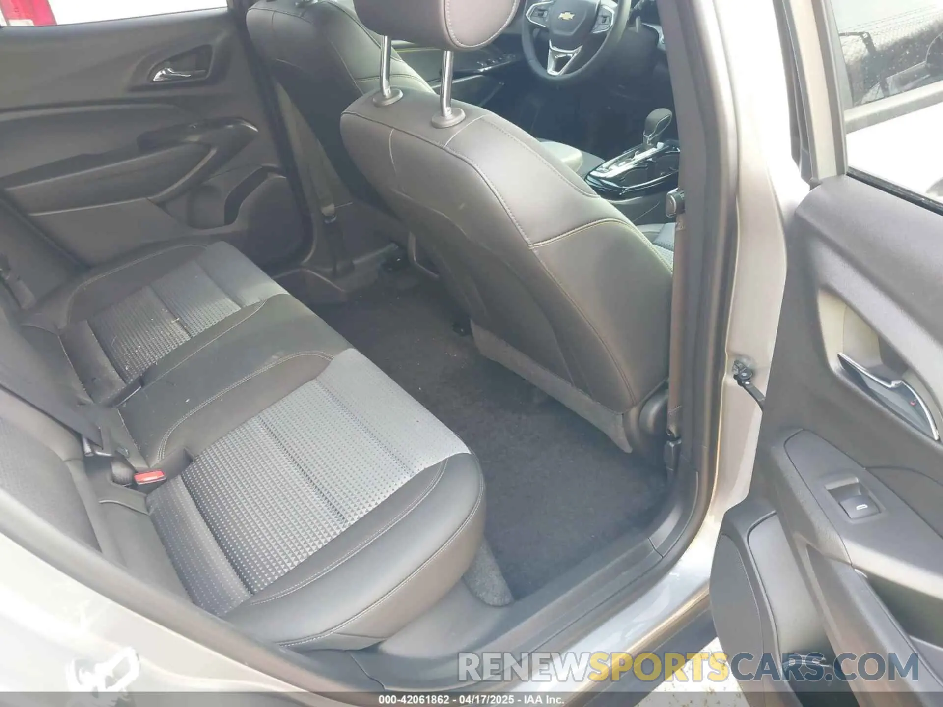 8 Photograph of a damaged car KL77LHE21RC028381 CHEVROLET TRAX 2024