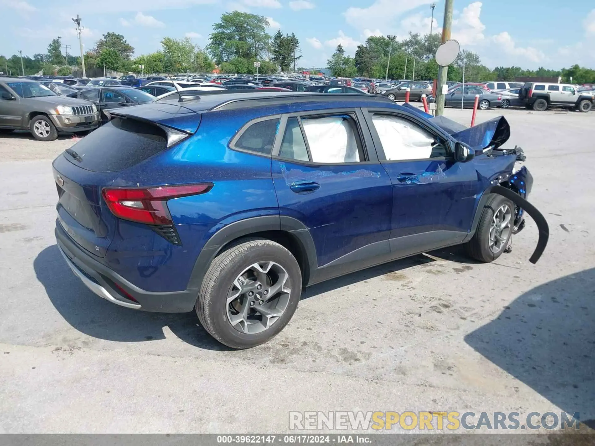 4 Photograph of a damaged car KL77LHE21RC065494 CHEVROLET TRAX 2024