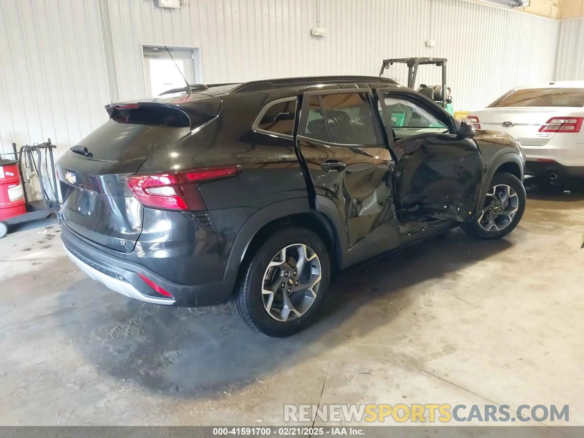 4 Photograph of a damaged car KL77LHE21RC101281 CHEVROLET TRAX 2024
