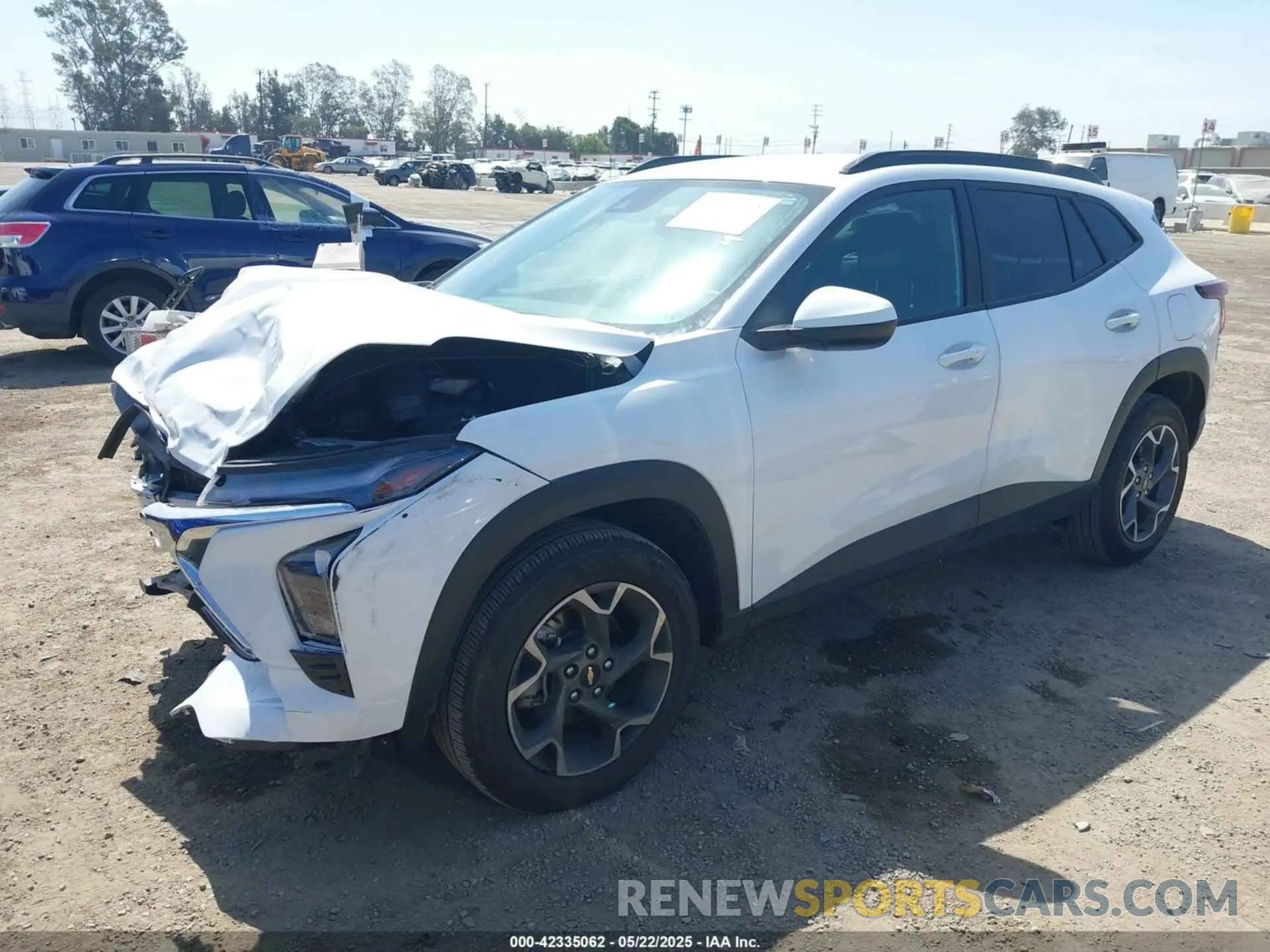 2 Photograph of a damaged car KL77LHE21RC199762 CHEVROLET TRAX 2024