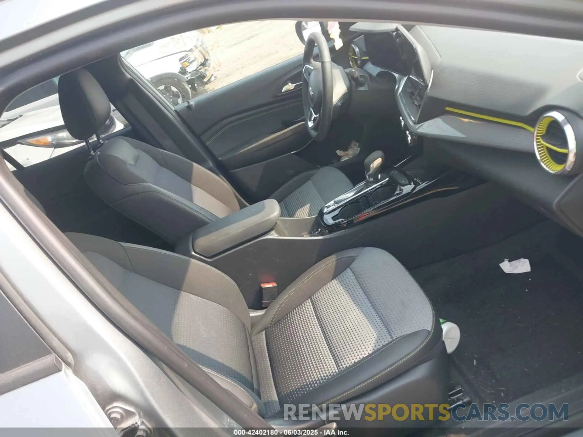 5 Photograph of a damaged car KL77LHE22RC036294 CHEVROLET TRAX 2024
