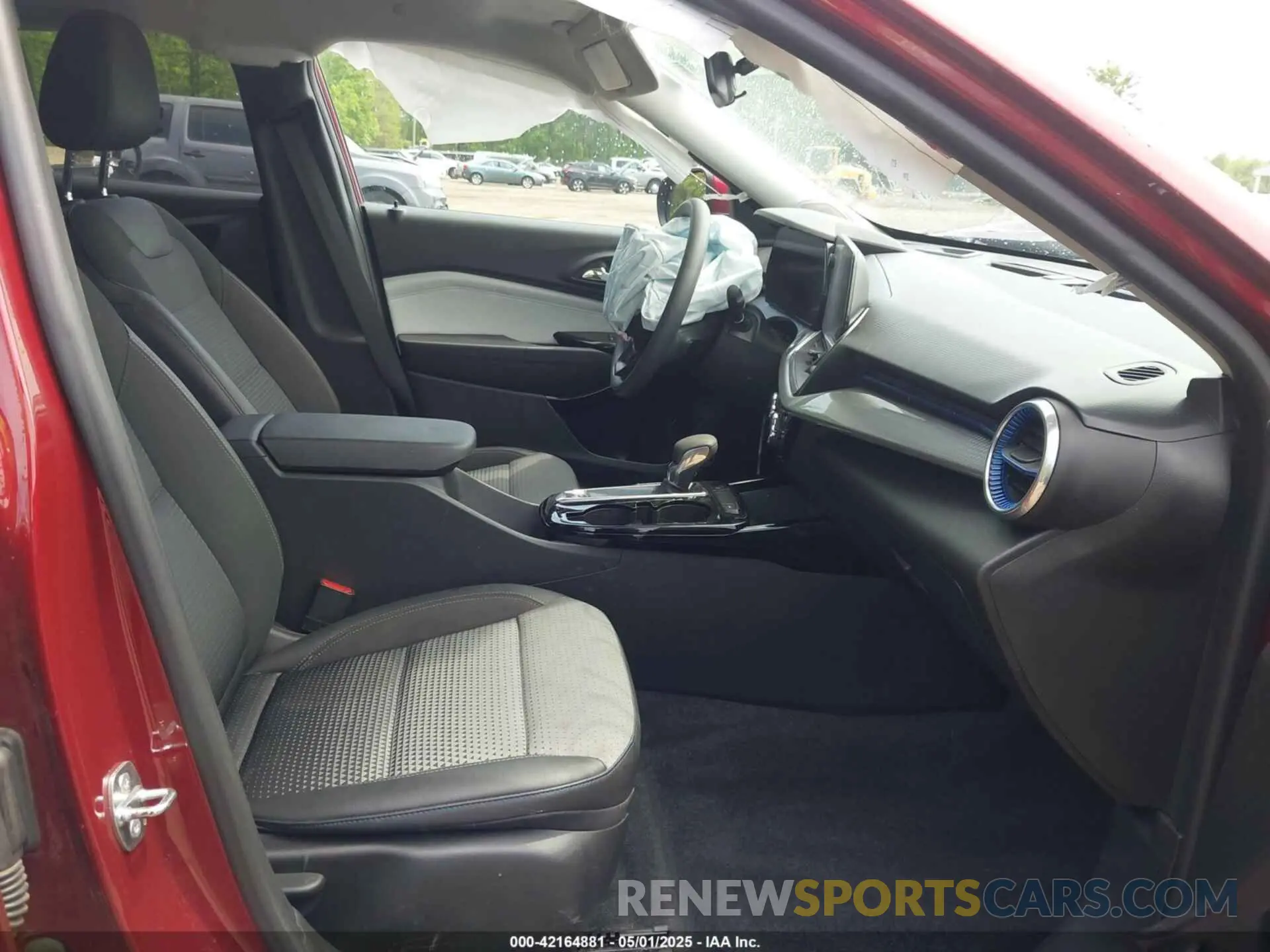 5 Photograph of a damaged car KL77LHE22RC042497 CHEVROLET TRAX 2024