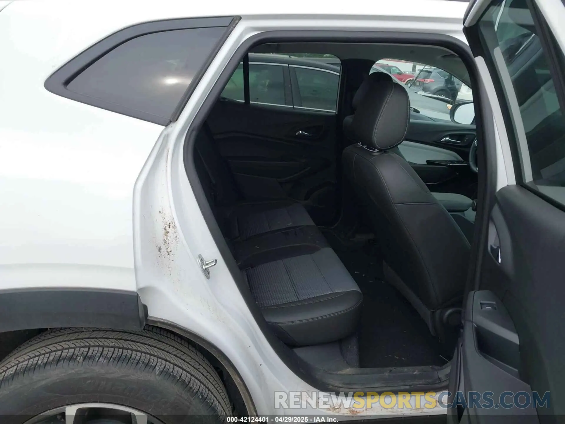 8 Photograph of a damaged car KL77LHE22RC219808 CHEVROLET TRAX 2024