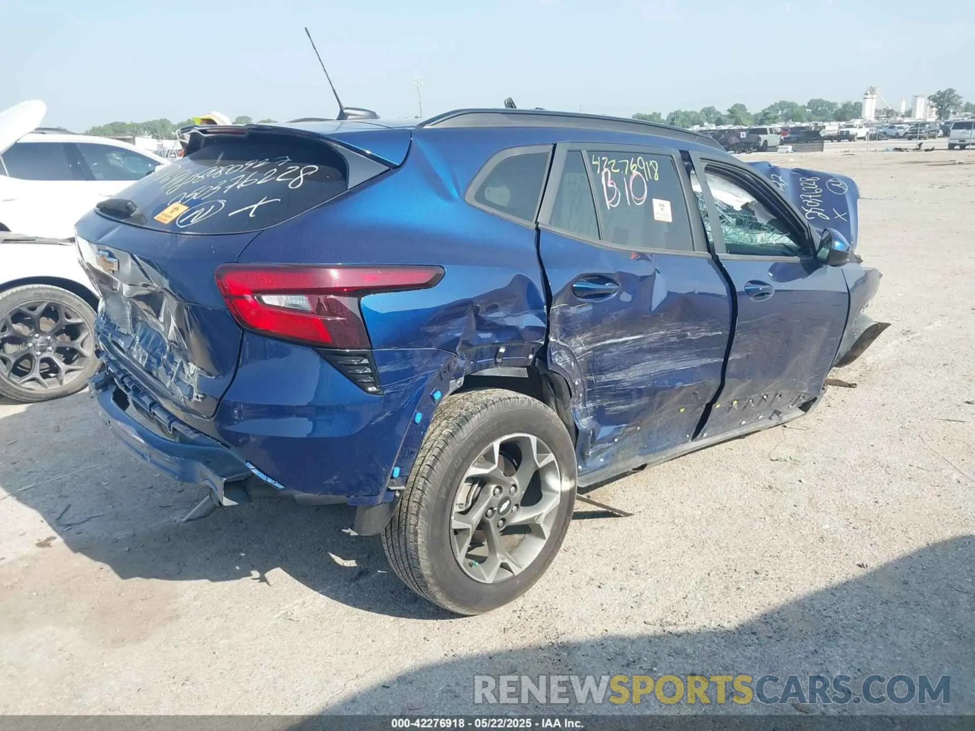 4 Photograph of a damaged car KL77LHE23RC000694 CHEVROLET TRAX 2024