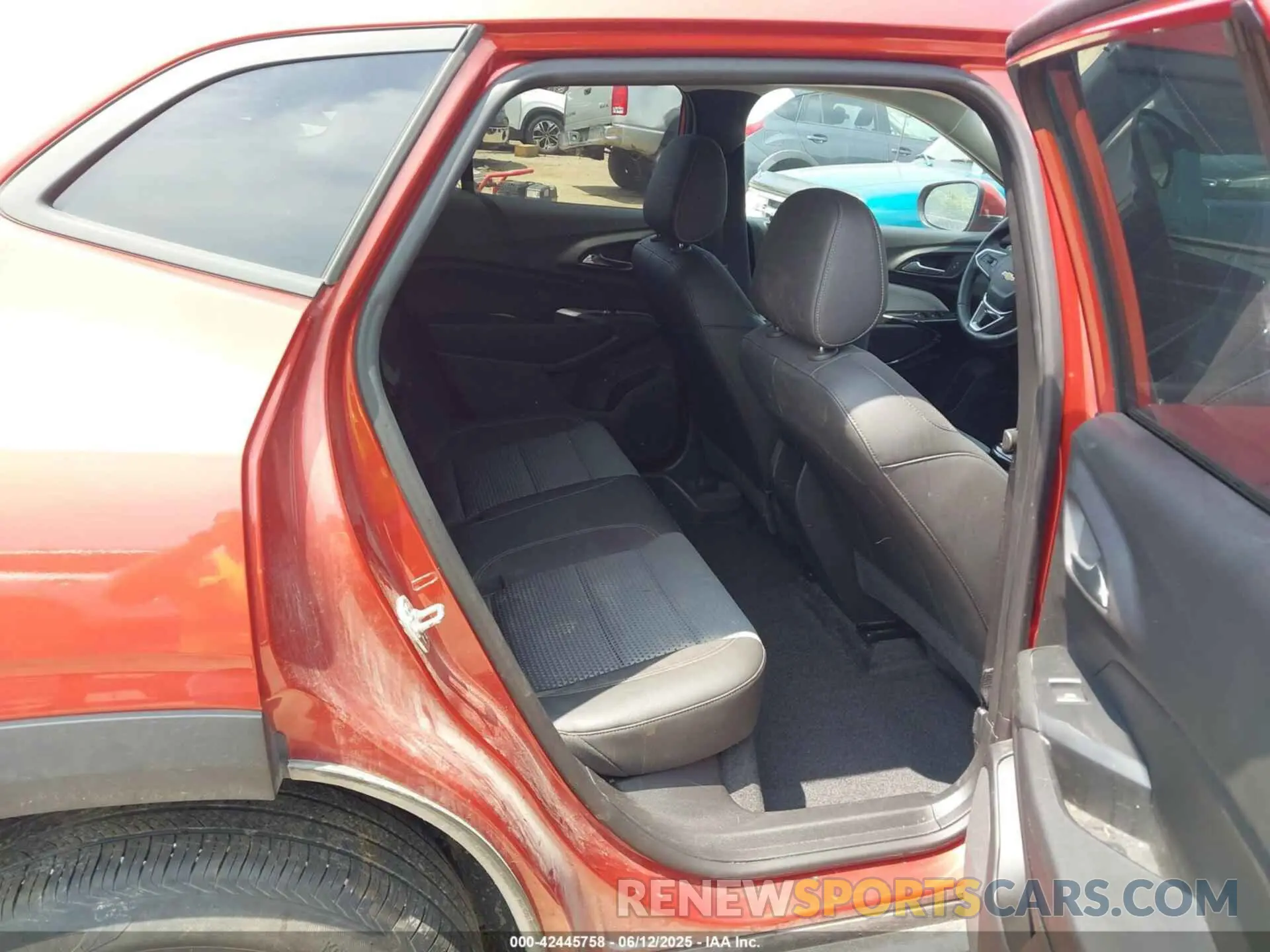 8 Photograph of a damaged car KL77LHE24RC130130 CHEVROLET TRAX 2024