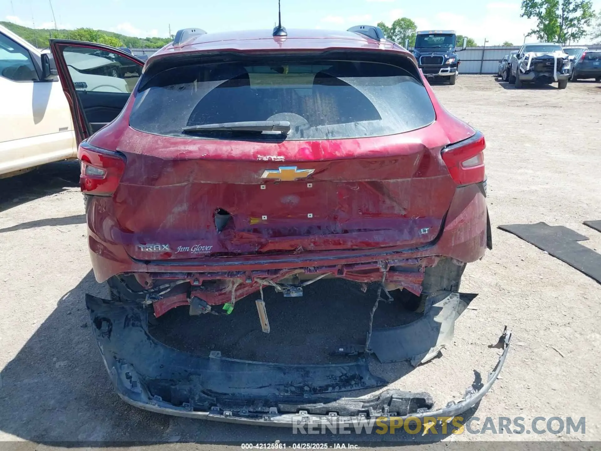 16 Photograph of a damaged car KL77LHE24RC211676 CHEVROLET TRAX 2024