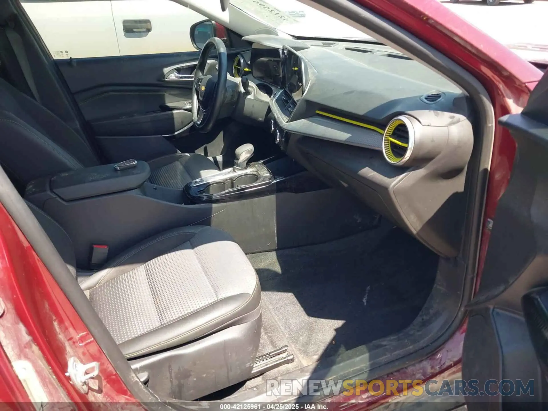5 Photograph of a damaged car KL77LHE24RC211676 CHEVROLET TRAX 2024