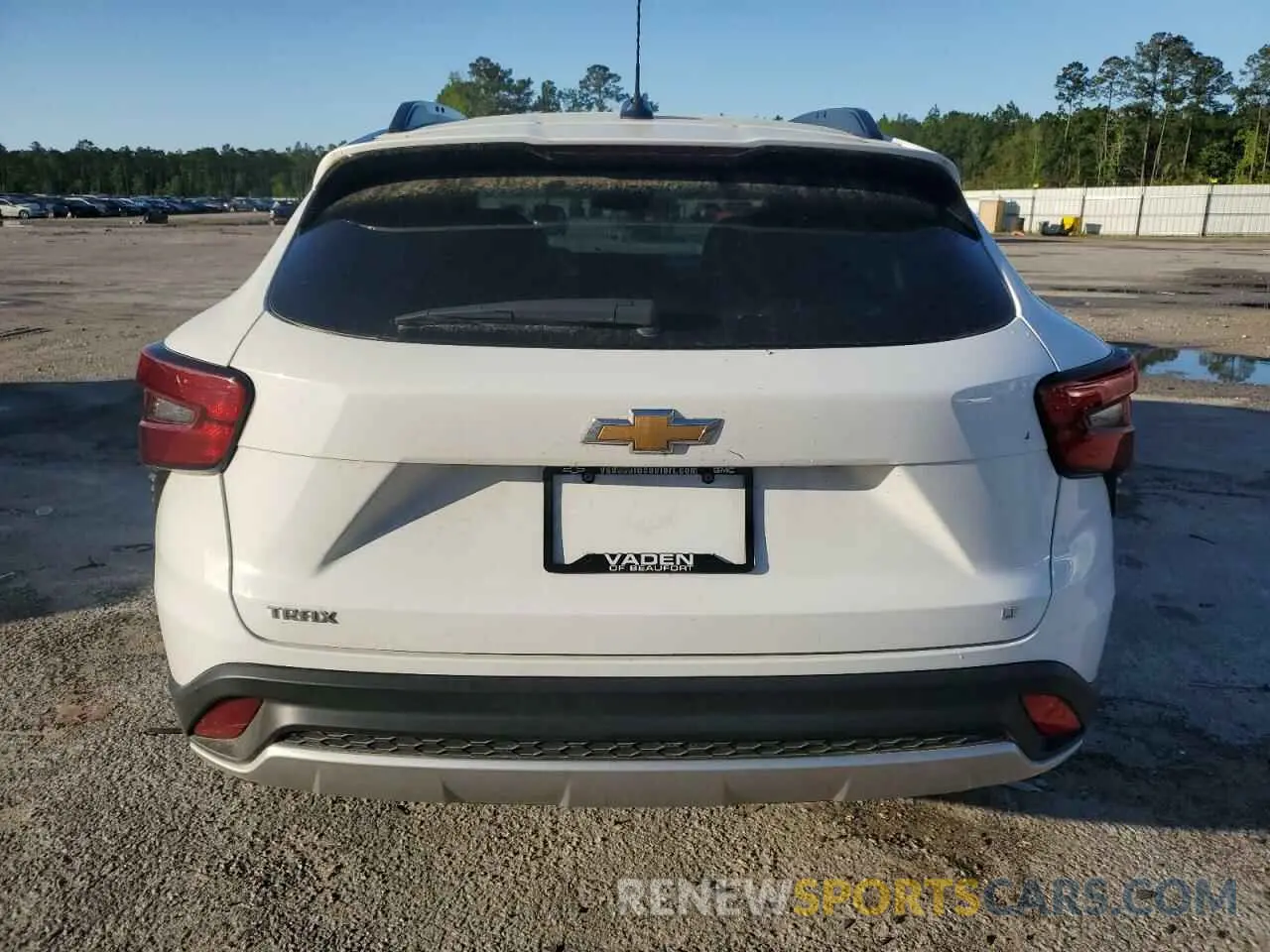 6 Photograph of a damaged car KL77LHE25RC115863 CHEVROLET TRAX 2024