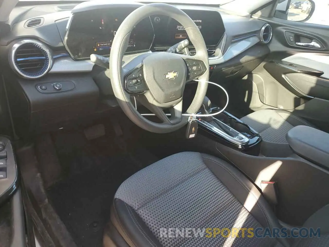 8 Photograph of a damaged car KL77LHE25RC115863 CHEVROLET TRAX 2024