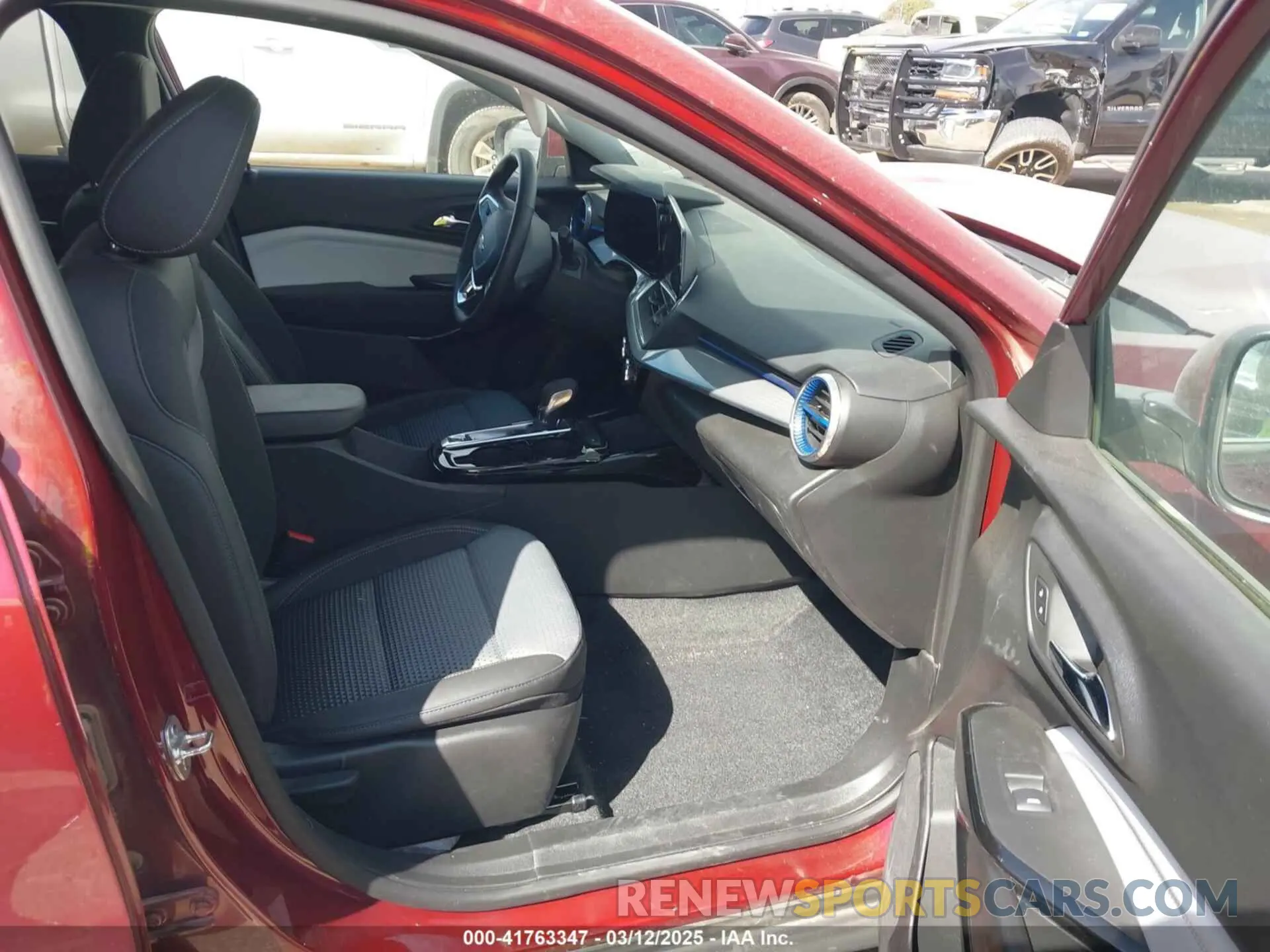 5 Photograph of a damaged car KL77LHE25RC227224 CHEVROLET TRAX 2024